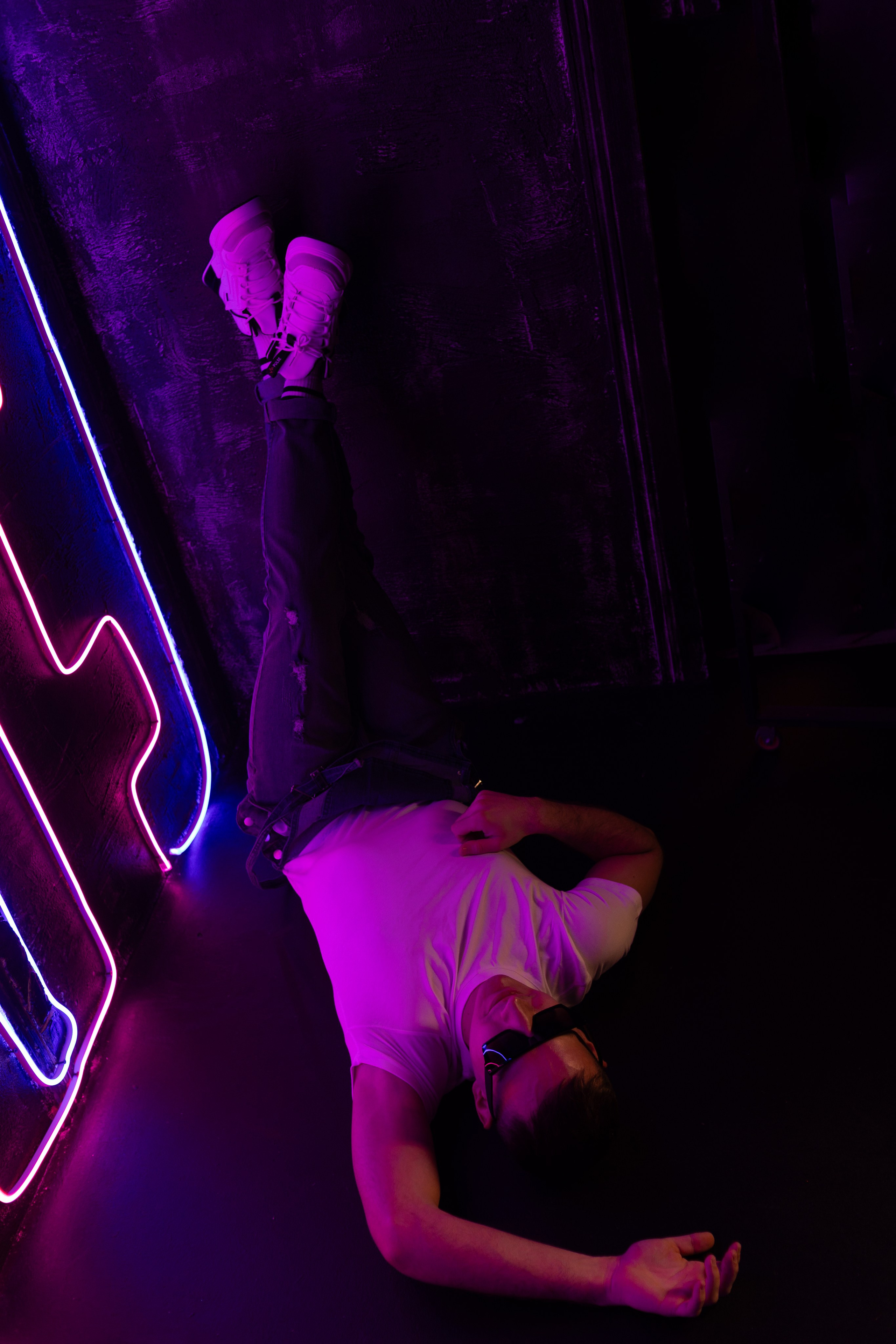 Евгений. Неон. Фотограф Регина Крикунова г. Красноярск