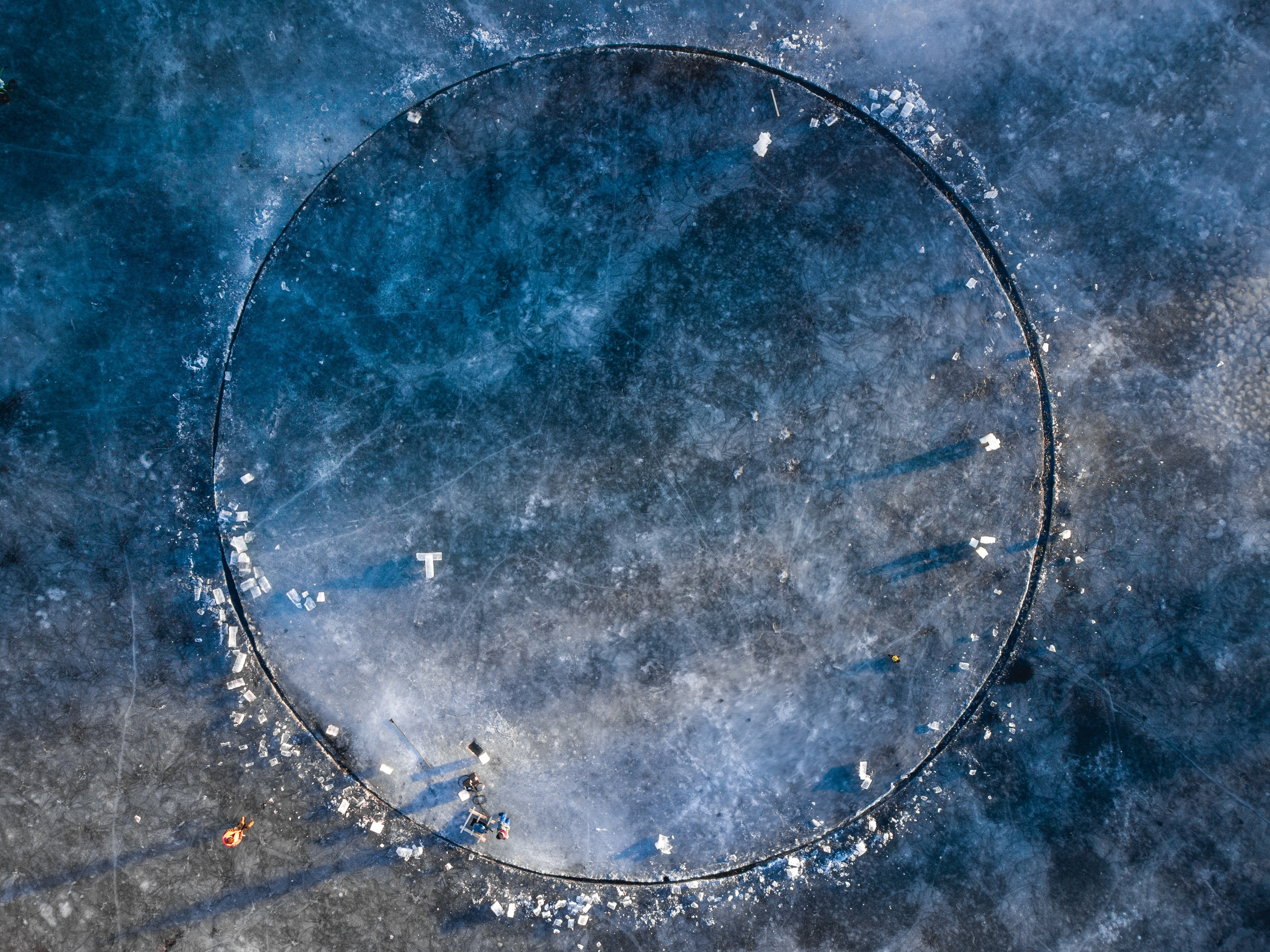 замерзшая река, лёд, круг, человек в спасательном жилете, Некрасово, Малые соли