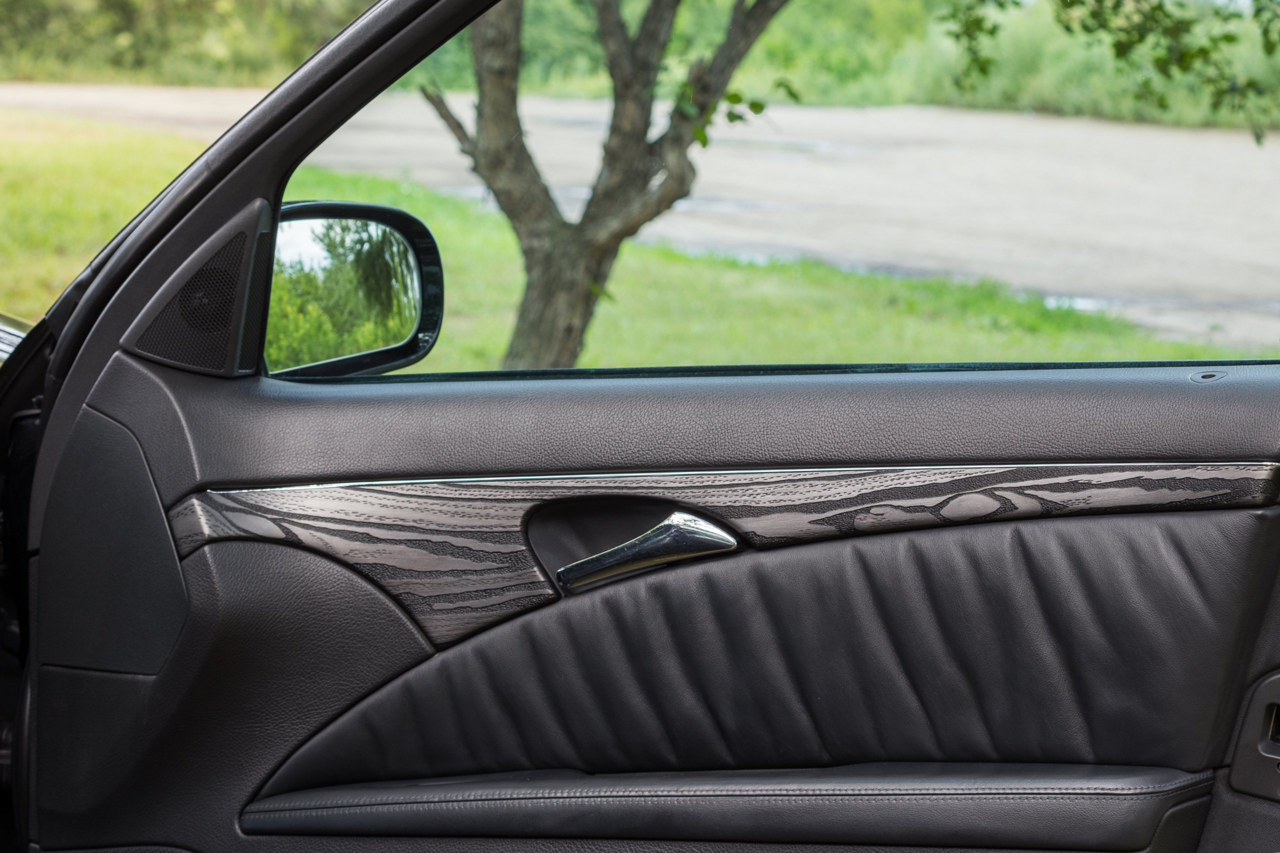 Фотосъемка автомобиля Mercedes для Evil Painter. Интерьерный фотограф и ретушер в Красноярске Денис Антропов