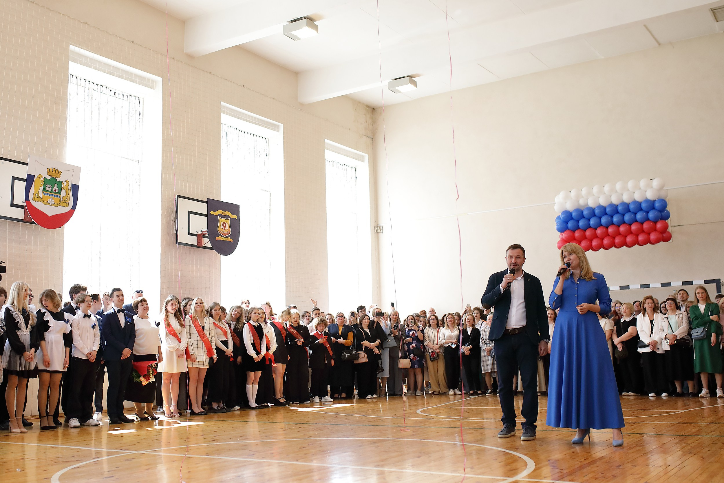 Последний звонок (линейка). Свадебный и семейный фотограф и видеограф в Екатеринбурге Полянские Тимур и Анастасия