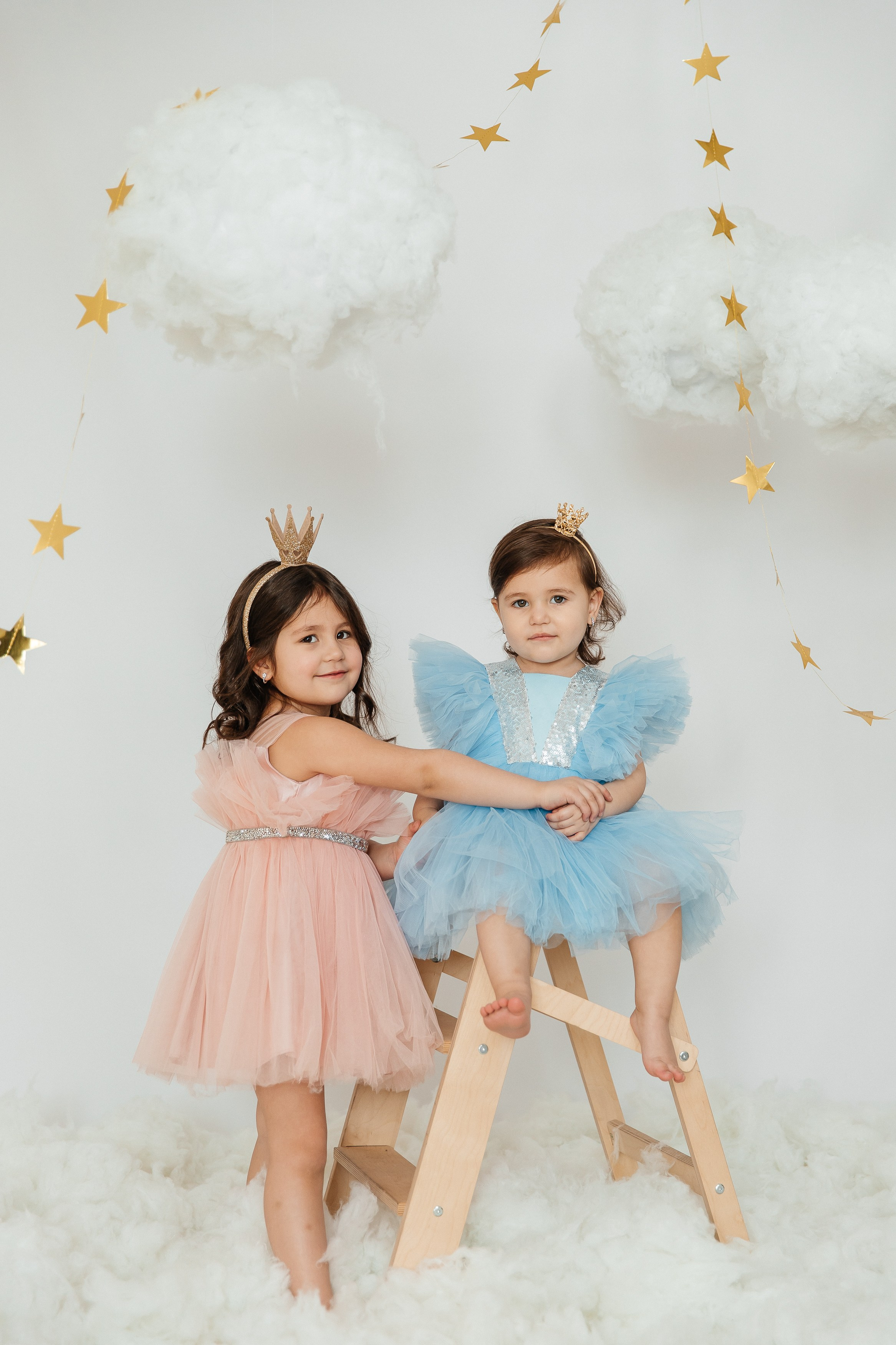 Маюша и Милаша в облаках. Воронистая Анастасия. Фотограф Якутия, Томпонский район