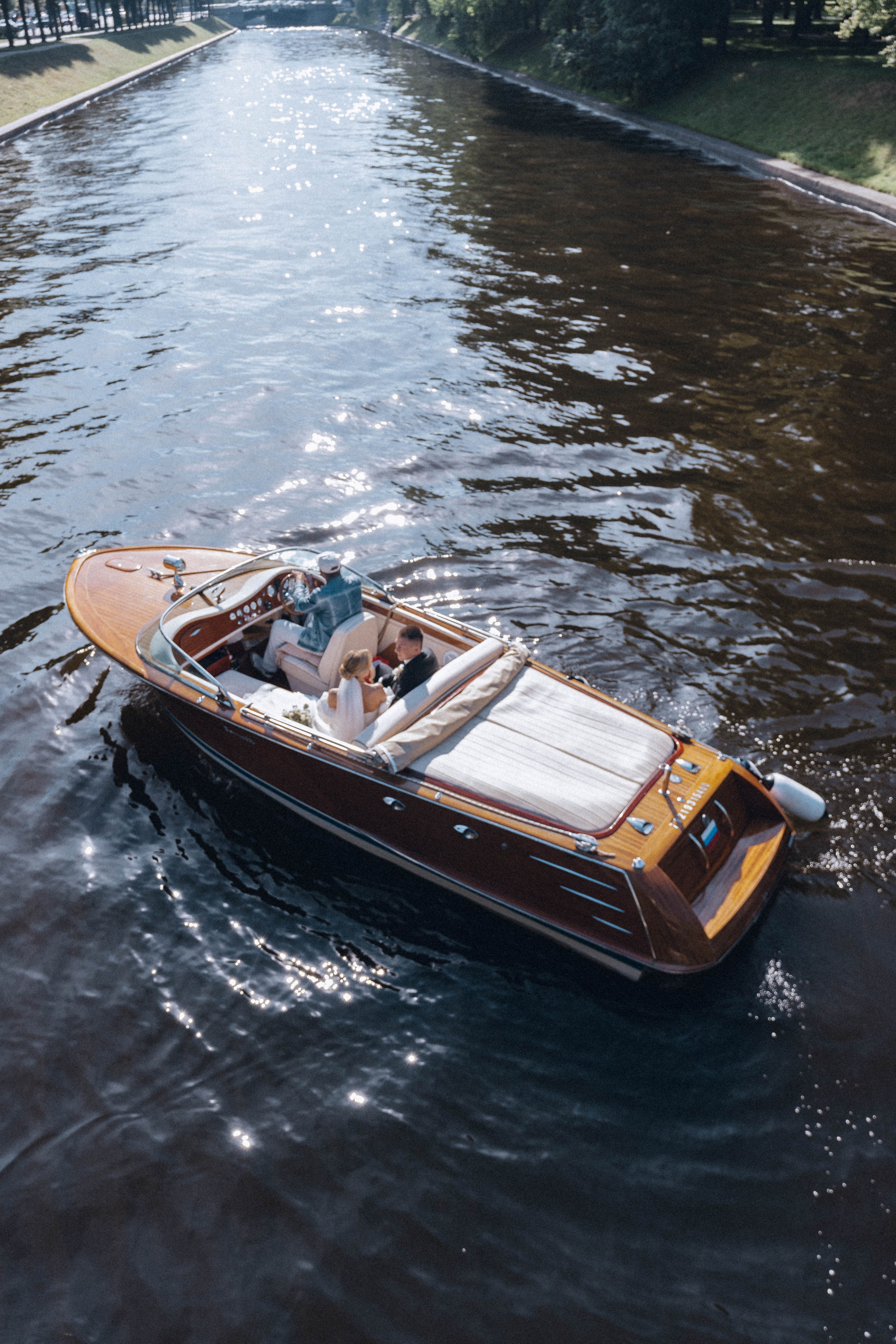 СВАДЕНБНАЯ СЬЕМКА НА КАТЕРЕ ПО КАНАЛАМ САНКТ-ПЕТЕРБУРГА И В АКВАТОРИИ НЕВЫ. Профессиональный фотограф, Санкт-Петербург — Виктория Богомолова