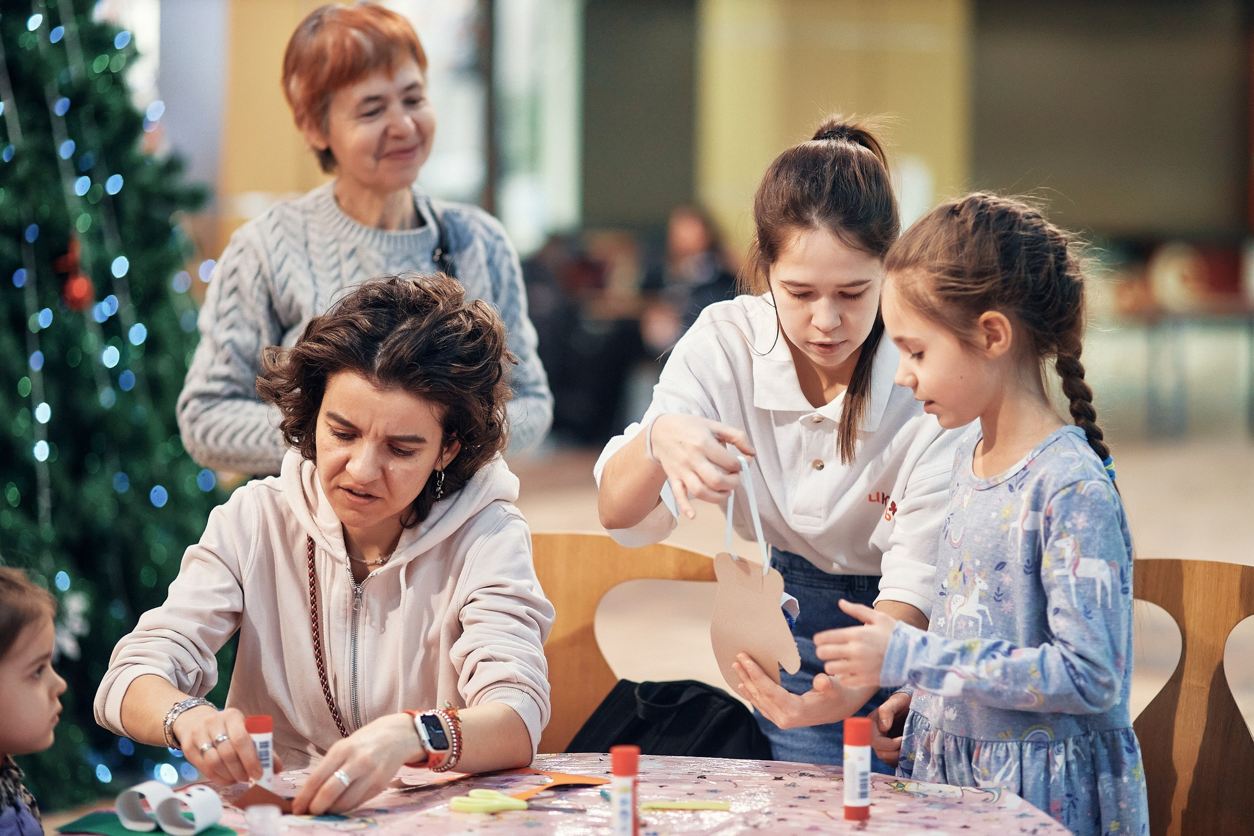 Детский новогодний праздник в ТЦ Июнь. Семейный и репортажной фотограф в Красноярске и Москве Виктор Бабинцев