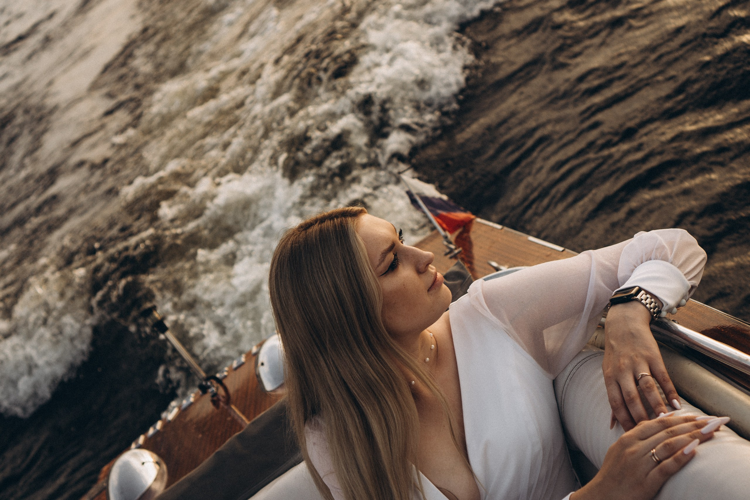 СВАДЕНБНАЯ СЬЕМКА НА КАТЕРЕ ПО КАНАЛАМ САНКТ-ПЕТЕРБУРГА И В АКВАТОРИИ НЕВЫ. Профессиональный фотограф, Санкт-Петербург — Виктория Богомолова