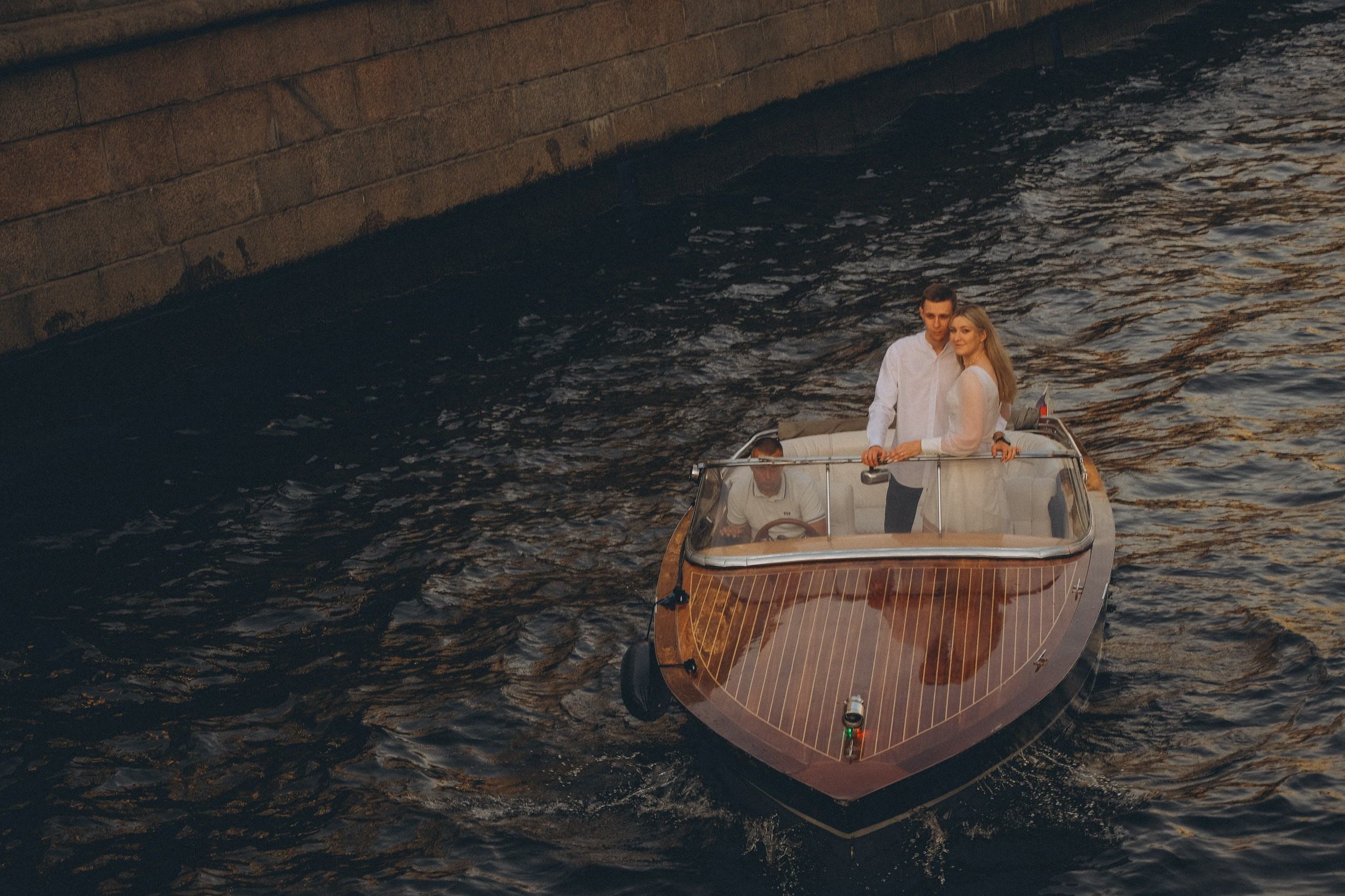 СВАДЕНБНАЯ СЬЕМКА НА КАТЕРЕ ПО КАНАЛАМ САНКТ-ПЕТЕРБУРГА И В АКВАТОРИИ НЕВЫ. Профессиональный фотограф, Санкт-Петербург — Виктория Богомолова