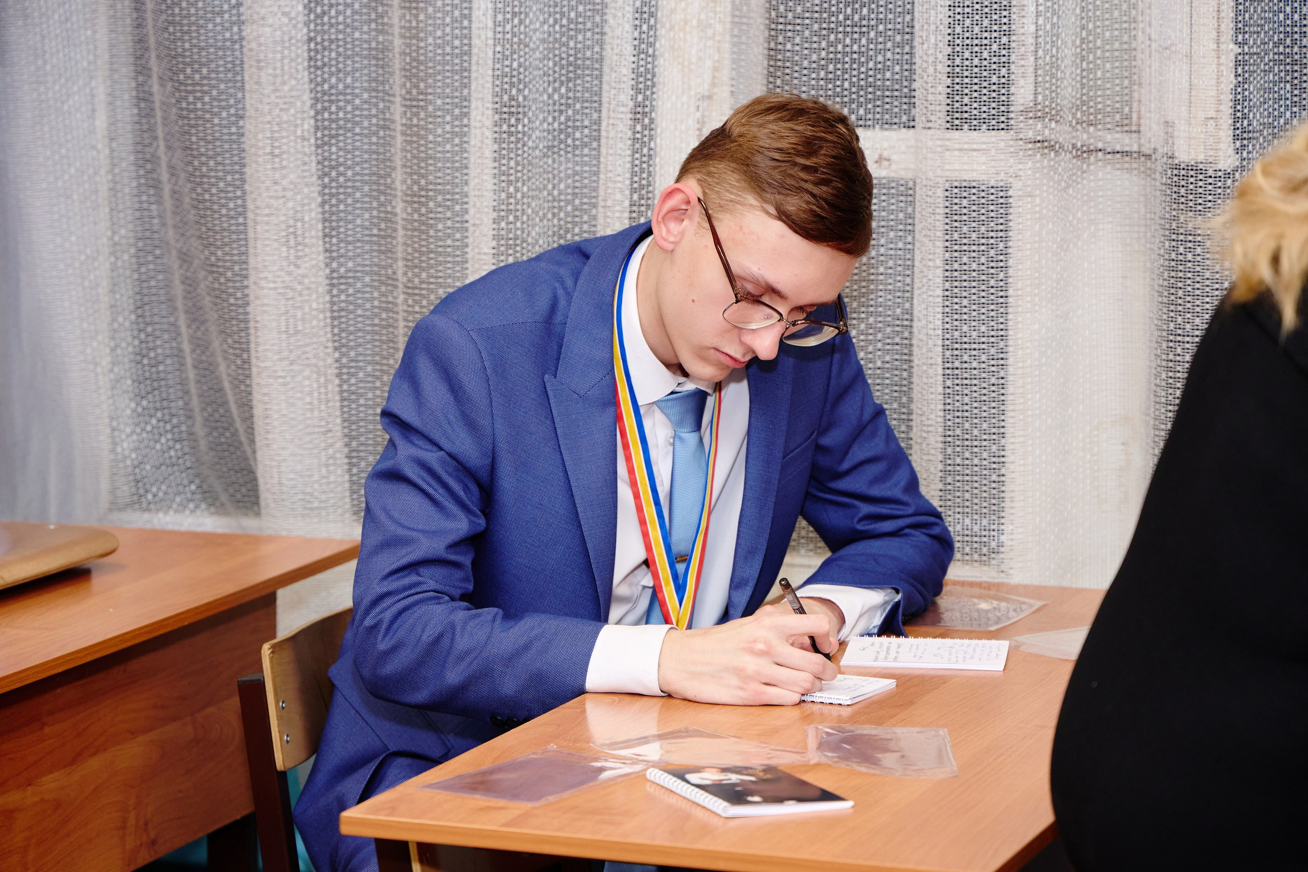 Выпускной 35 Сош. Фотограф Выпускные альбомы Таганрог Сергей Коробченко