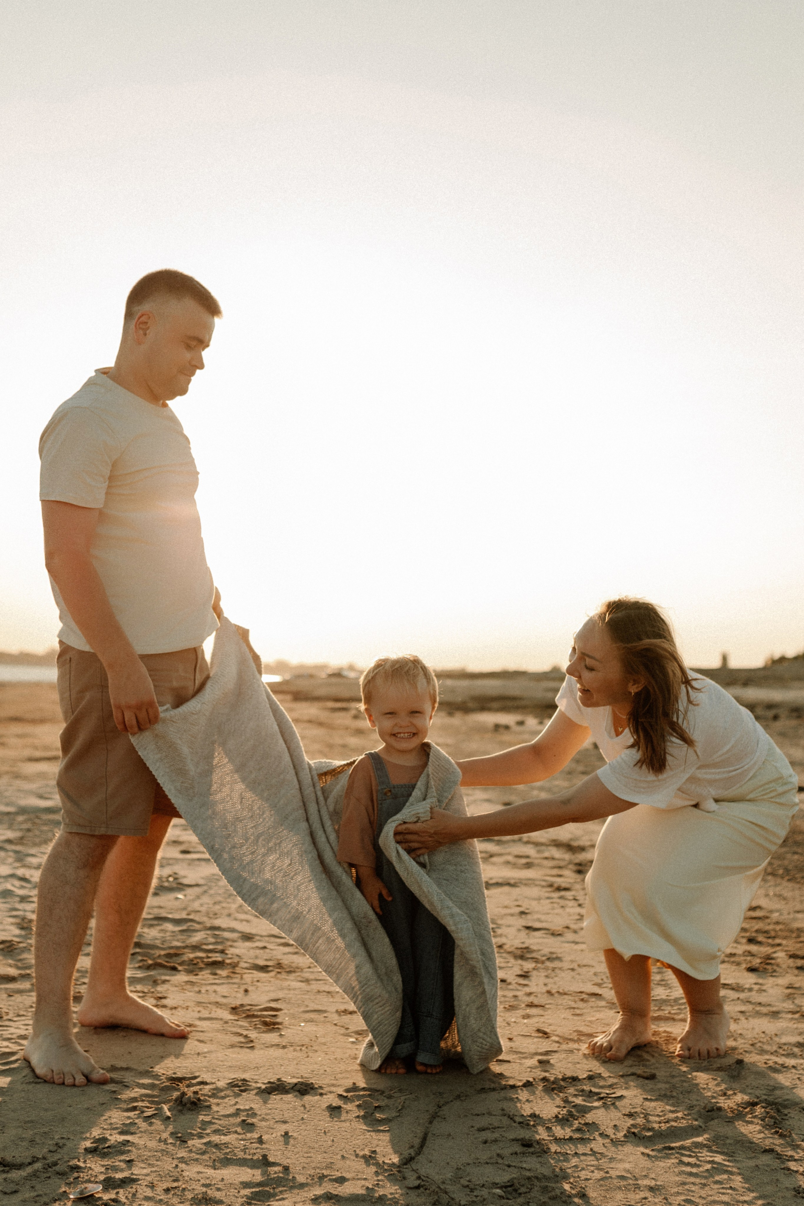 Трое у реки, не считая фотографа. Семейный фотограф в Краснодаре Яна Морева