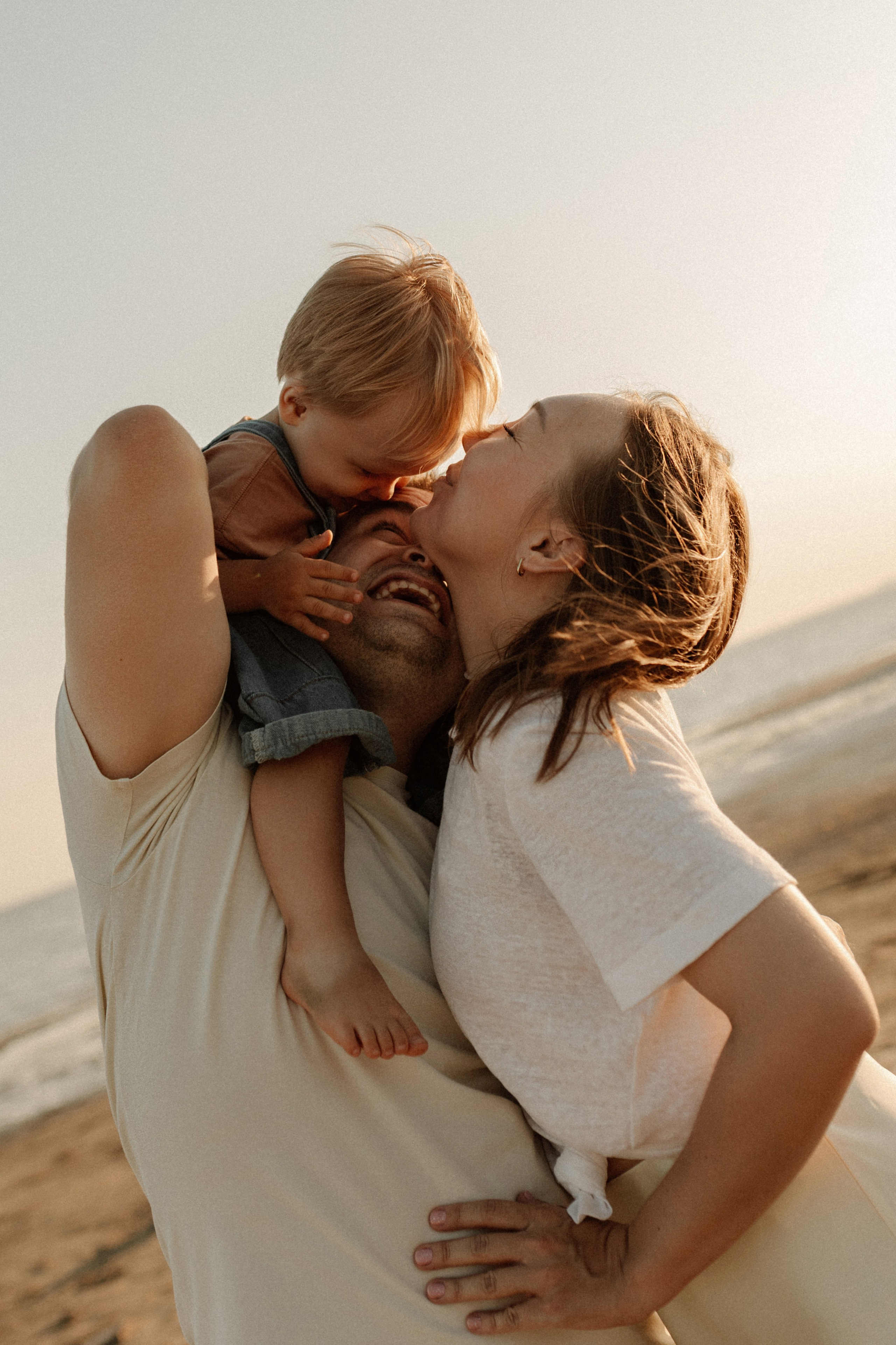 Трое у реки, не считая фотографа. Семейный фотограф в Краснодаре Яна Морева