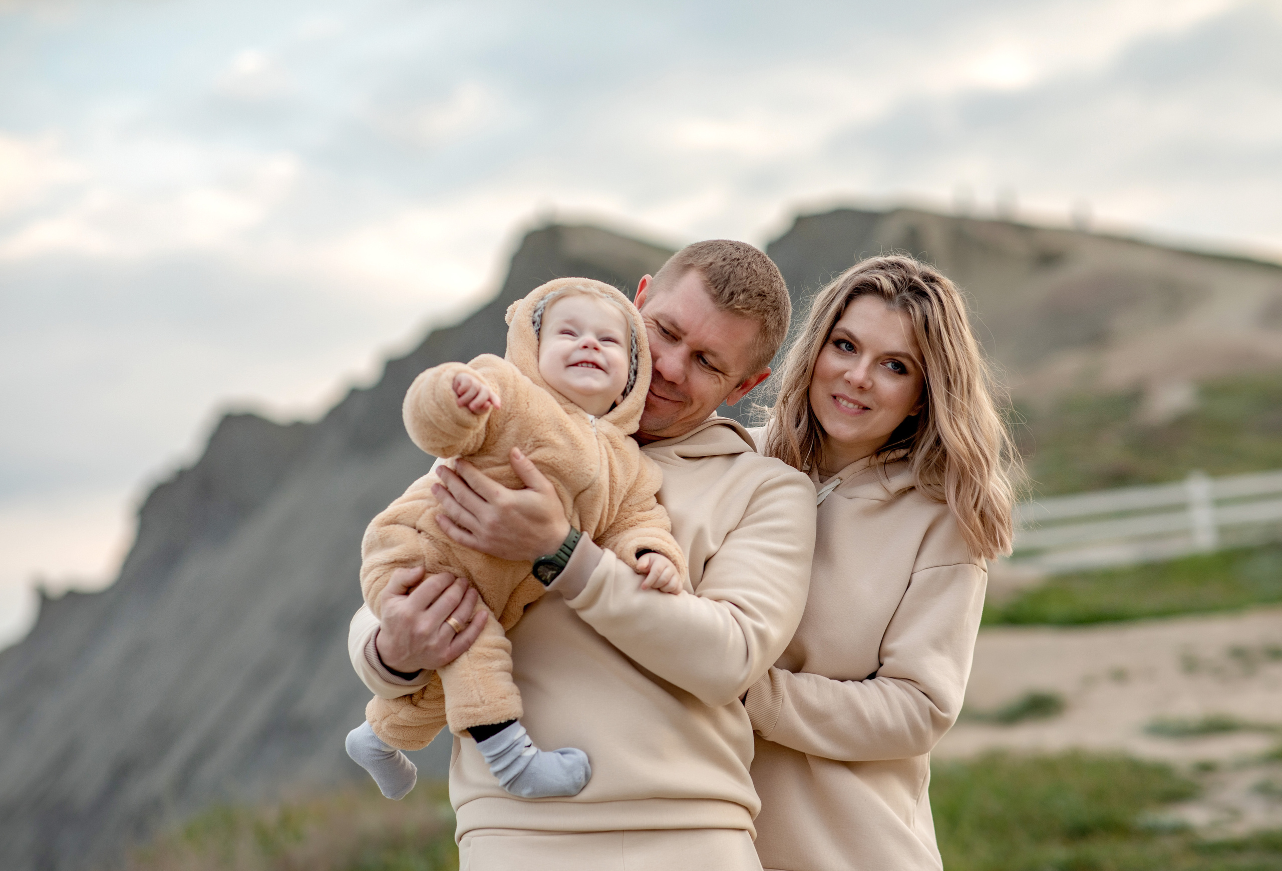 Выездная семейная фотосессия. Фотограф-стилист Крым Прокат одежды в Крыму. Фотосессии в Крыму