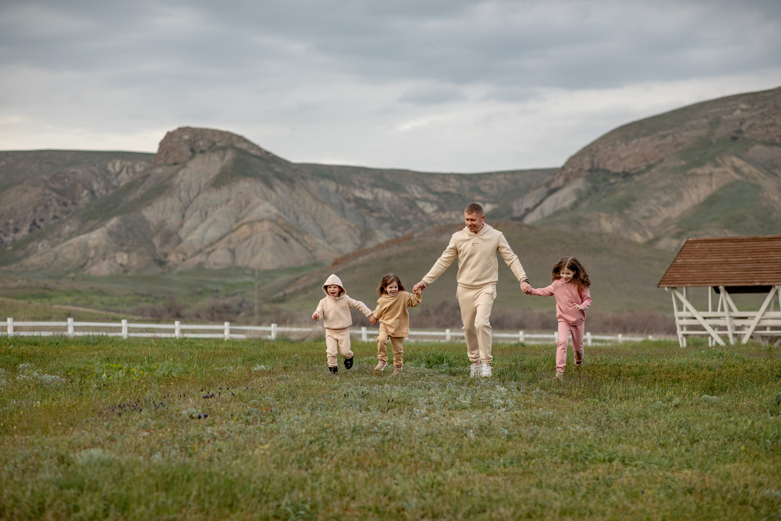 Выездная семейная фотосессия. Фотограф-стилист Крым Прокат одежды в Крыму. Фотосессии в Крыму