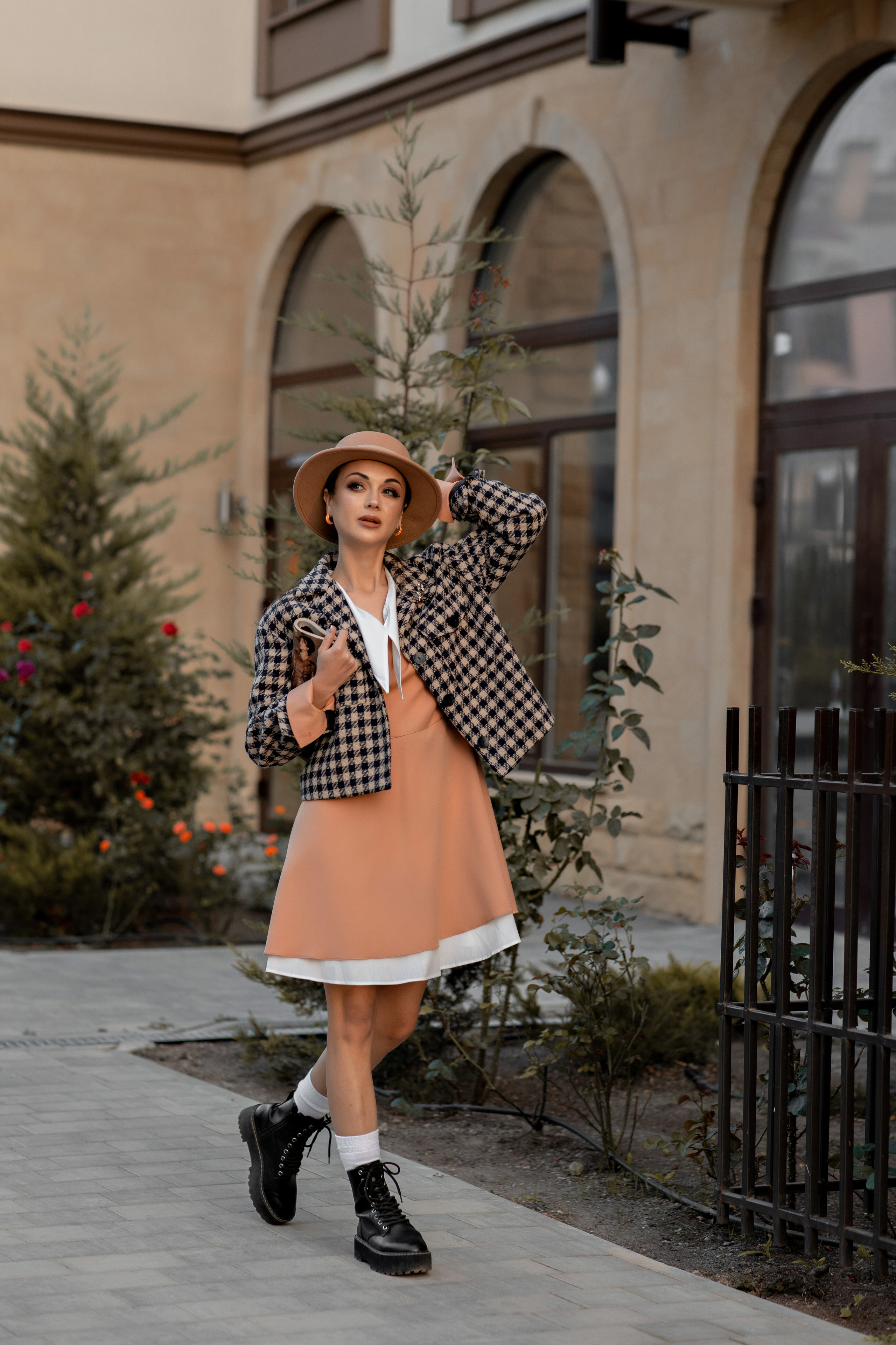 Женский портрет. Фотограф-стилист Крым Прокат одежды в Крыму. Фотосессии в Крыму