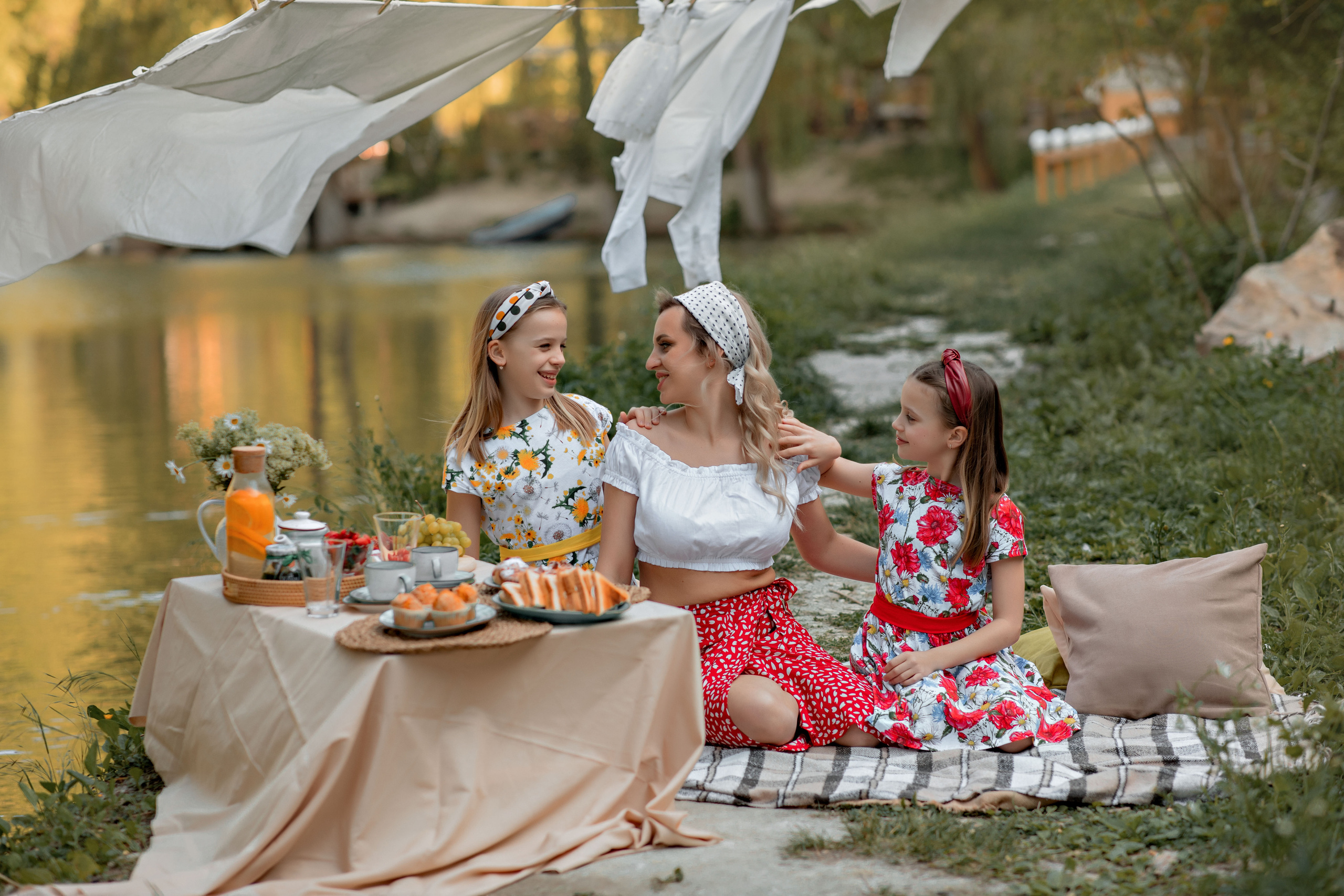 Выездная семейная фотосессия. Фотограф-стилист Крым Прокат одежды в Крыму. Фотосессии в Крыму