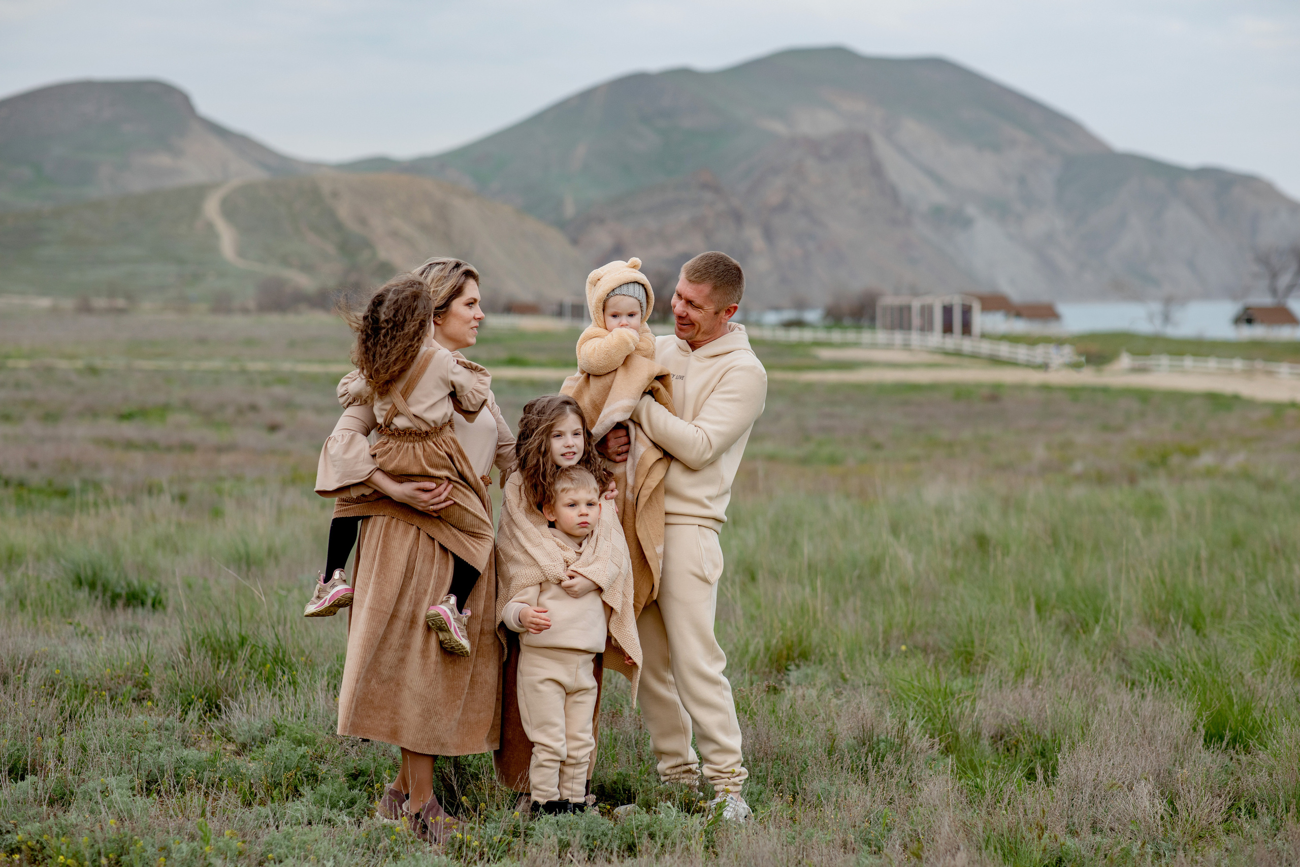 Выездная семейная фотосессия. Фотограф-стилист Крым Прокат одежды в Крыму. Фотосессии в Крыму
