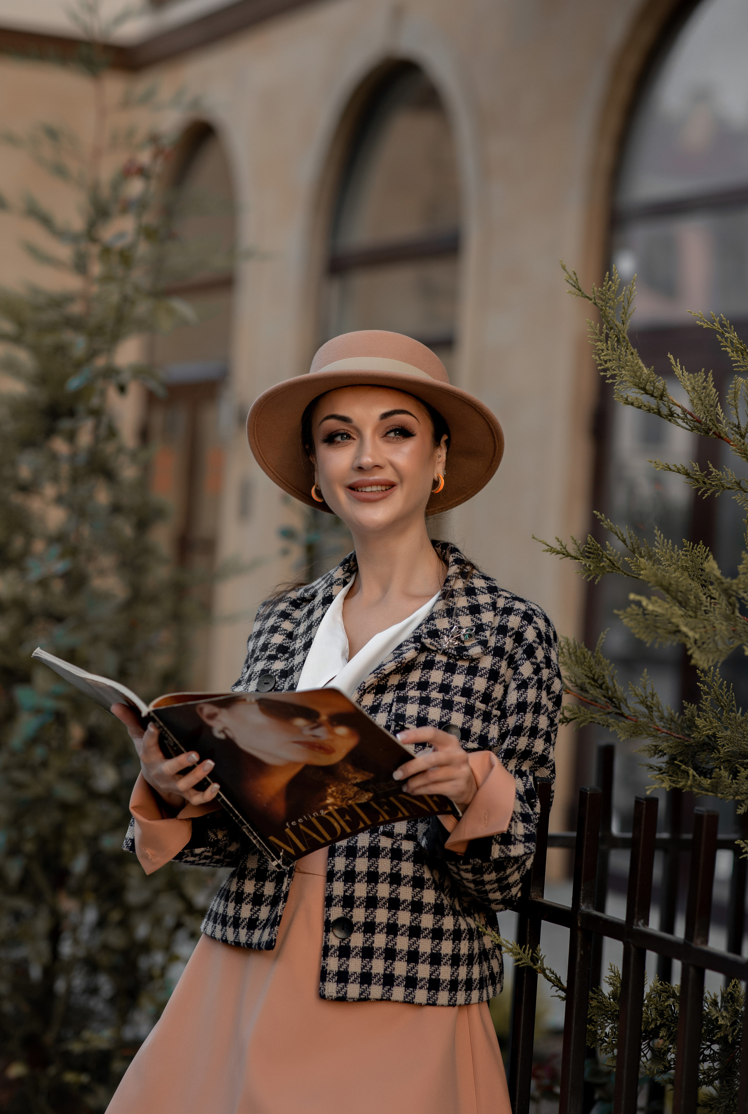 Женский портрет. Фотограф-стилист Крым Прокат одежды в Крыму. Фотосессии в Крыму