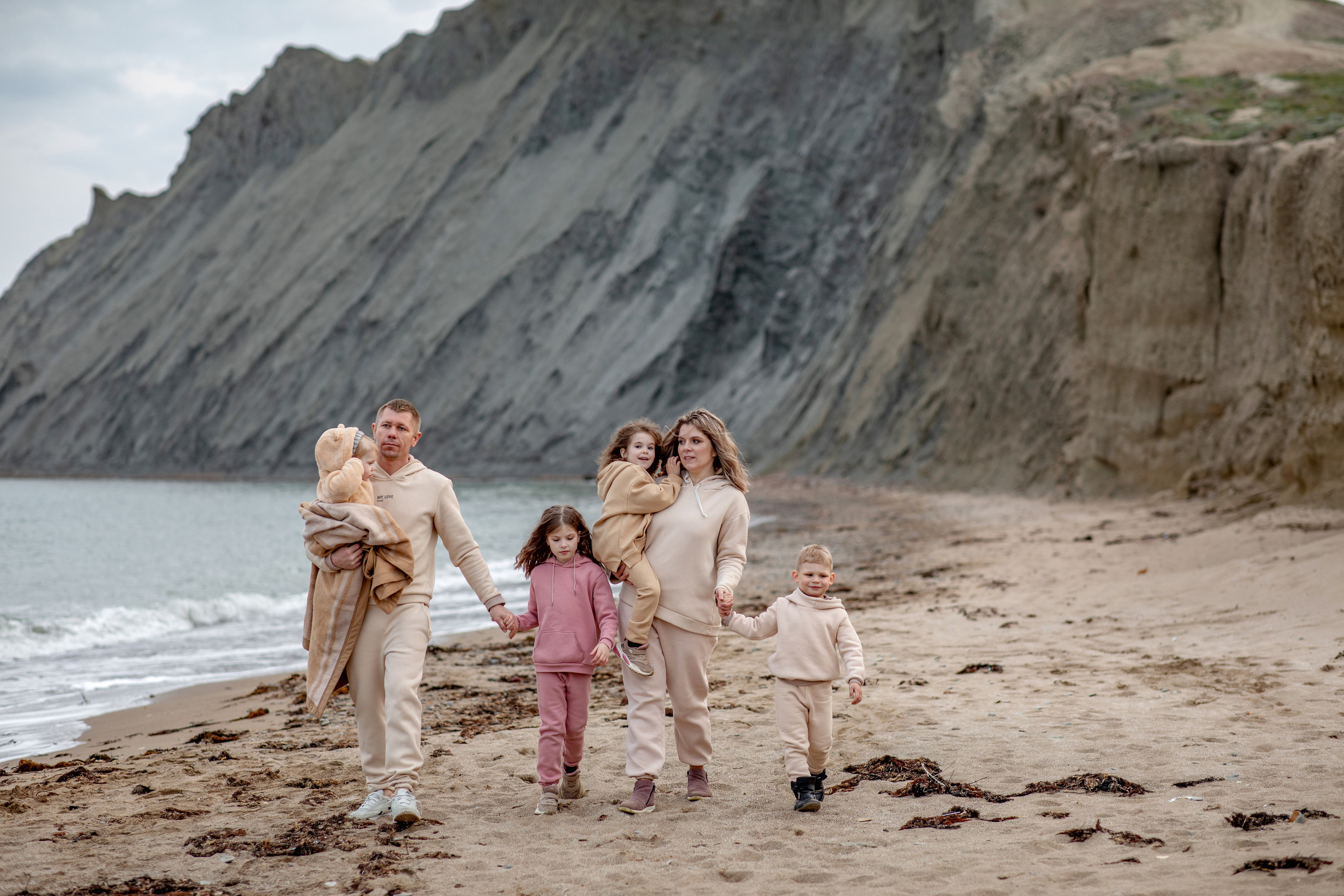 Выездная семейная фотосессия. Фотограф-стилист Крым Прокат одежды в Крыму. Фотосессии в Крыму