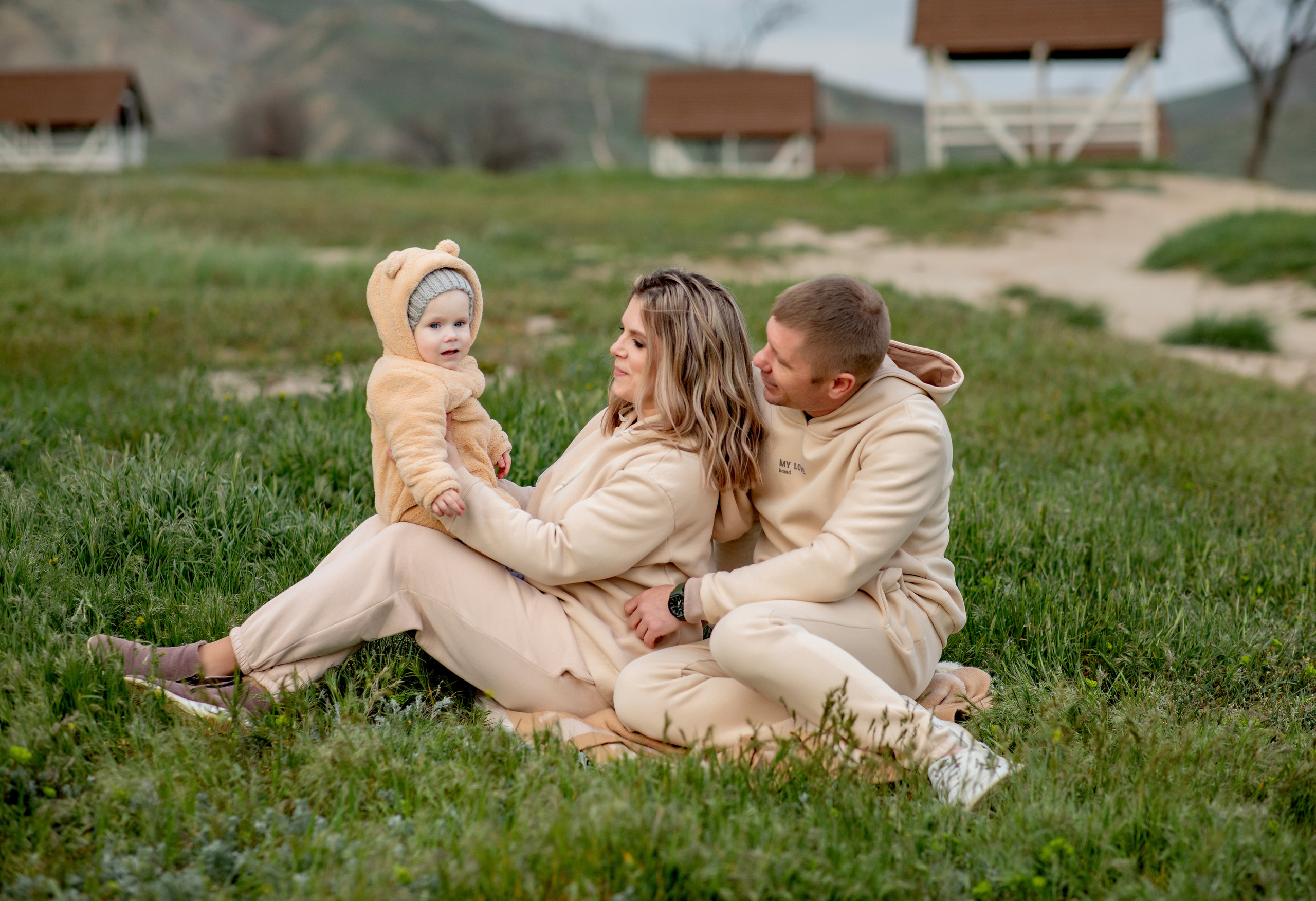 Выездная семейная фотосессия. Фотограф-стилист Крым Прокат одежды в Крыму. Фотосессии в Крыму