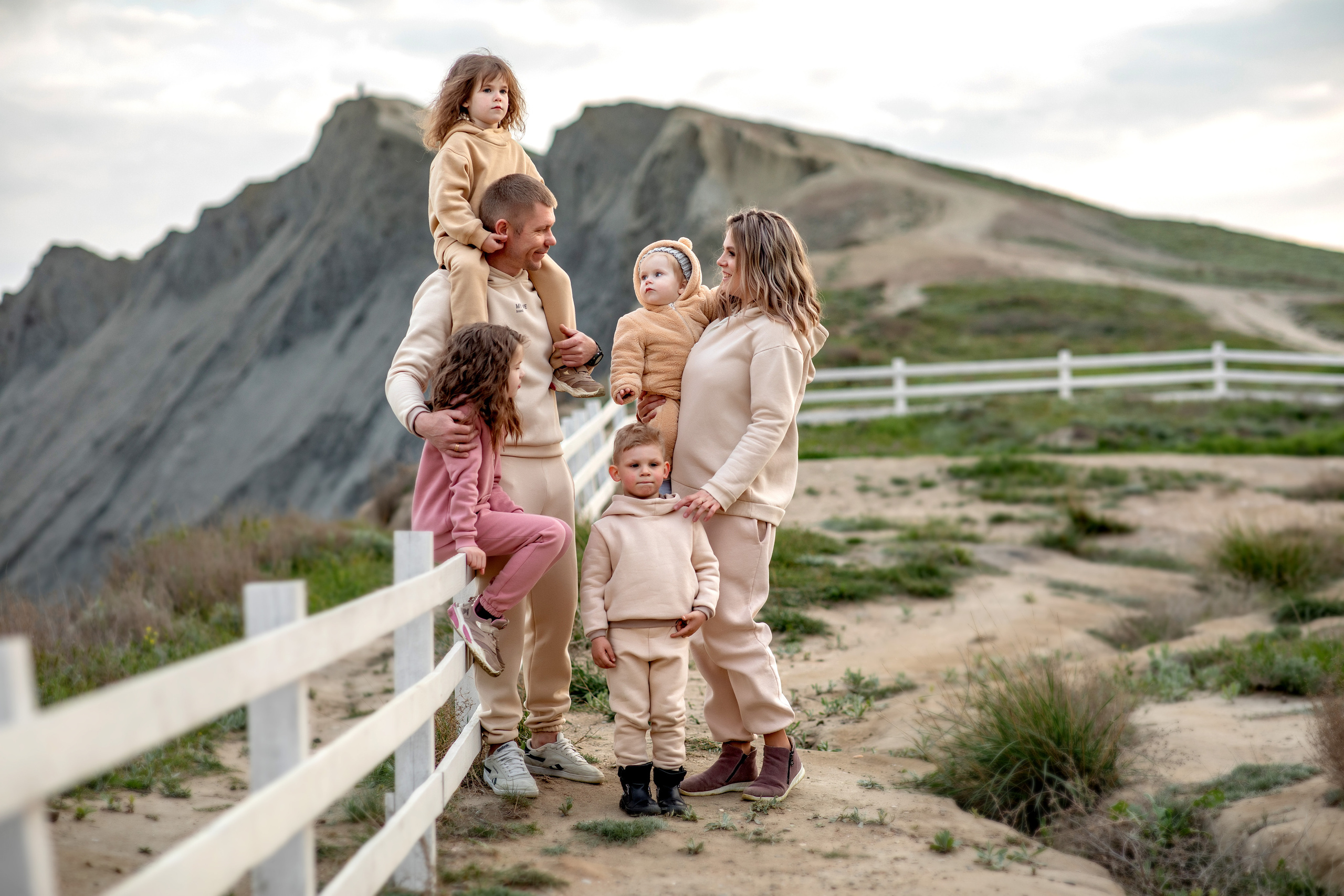 Выездная семейная фотосессия. Фотограф-стилист Крым Прокат одежды в Крыму. Фотосессии в Крыму