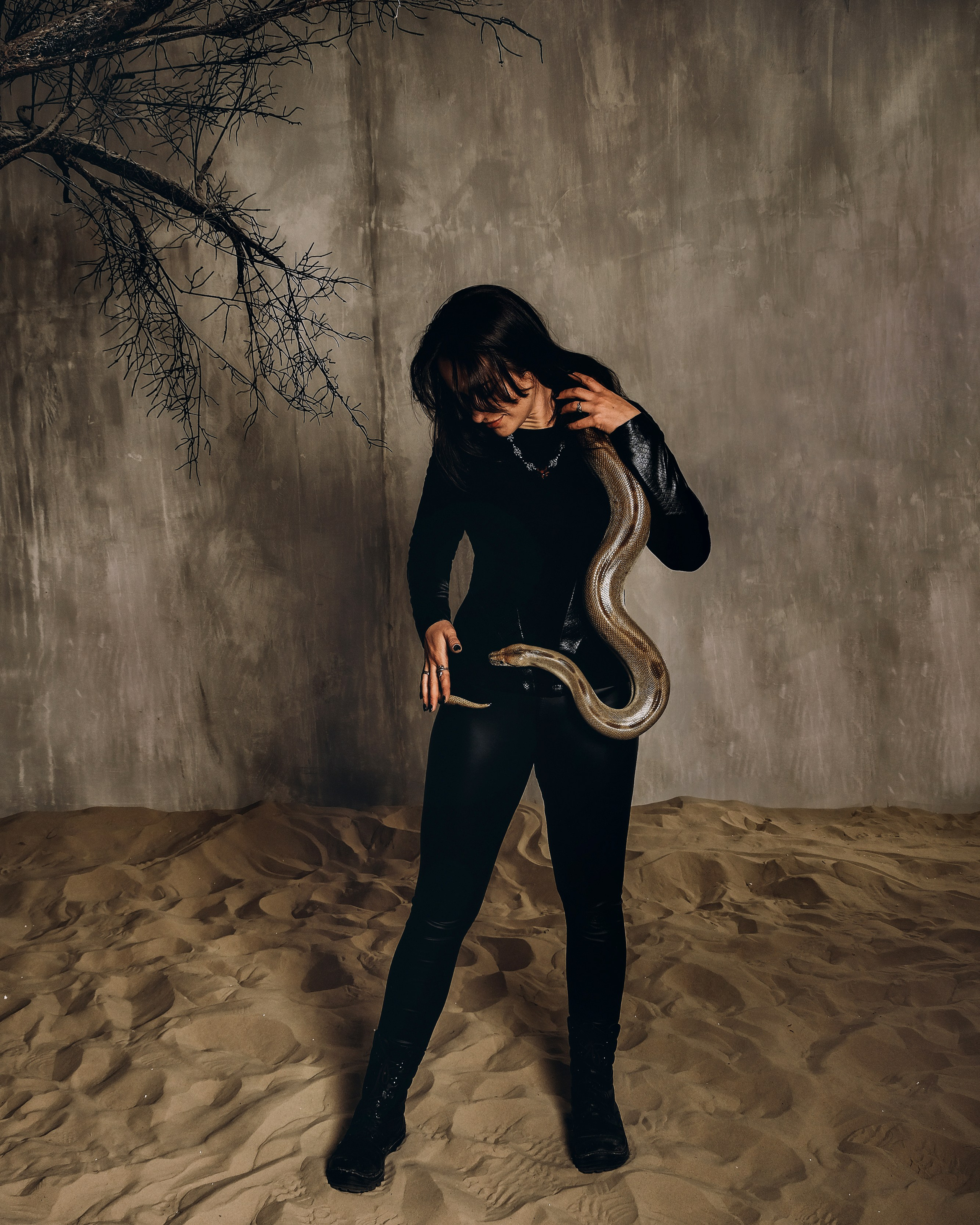 Фотосессия со змеёй в Москве — съёмки в студии с проверенными заводчиками. Портретный фотограф в Москве — Виктория Колышева