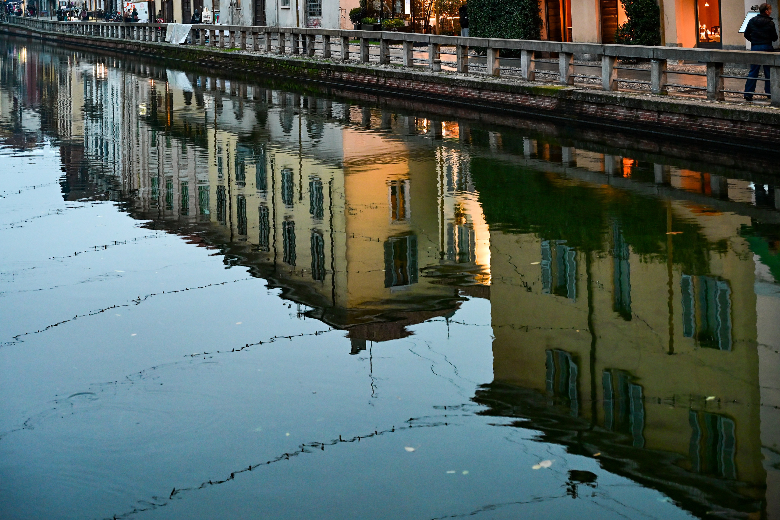 Milano: Navigli, City, Trams. Фотограф Минск