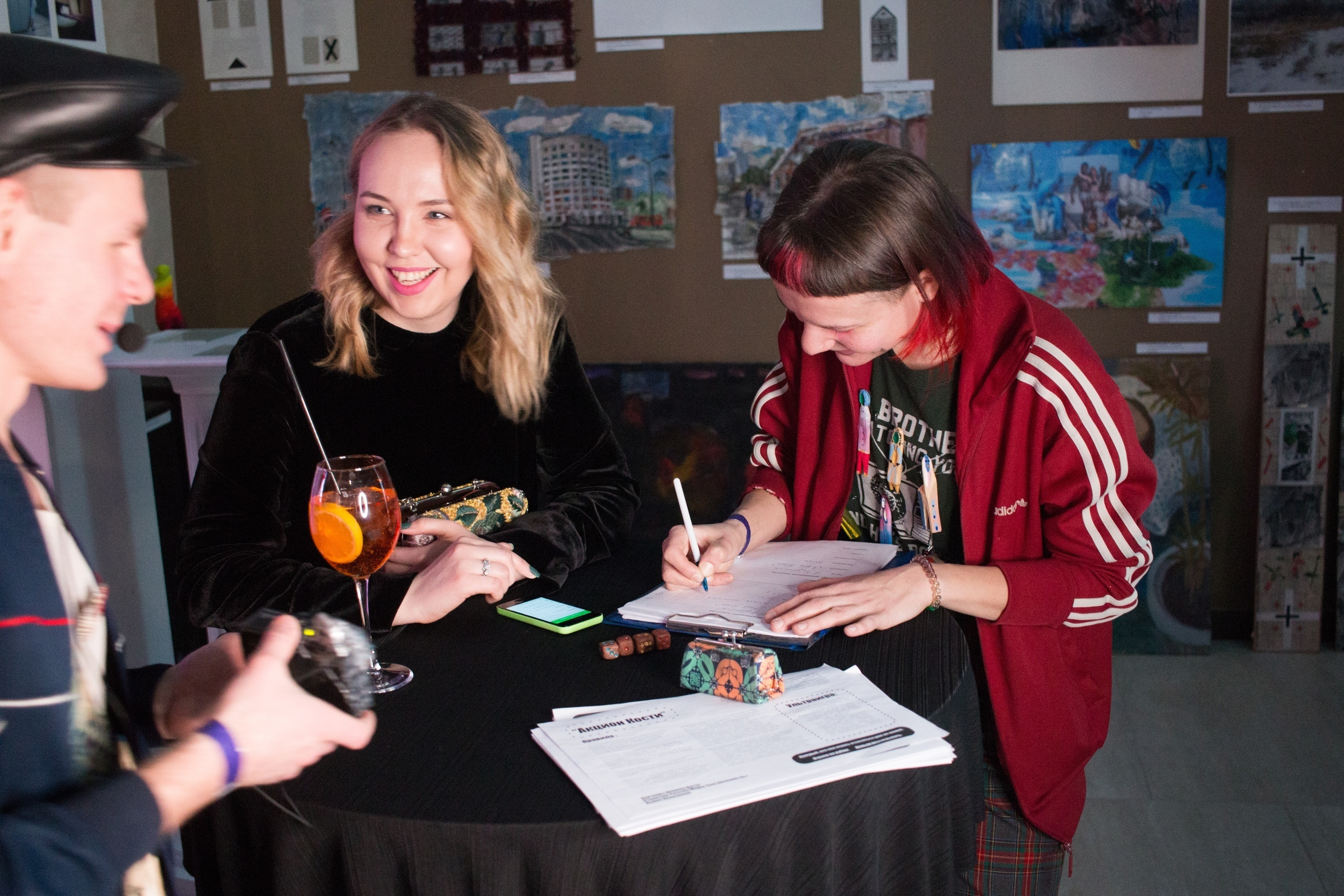 Акцион Кости. Акцион Кости - это игра на произведения искусства