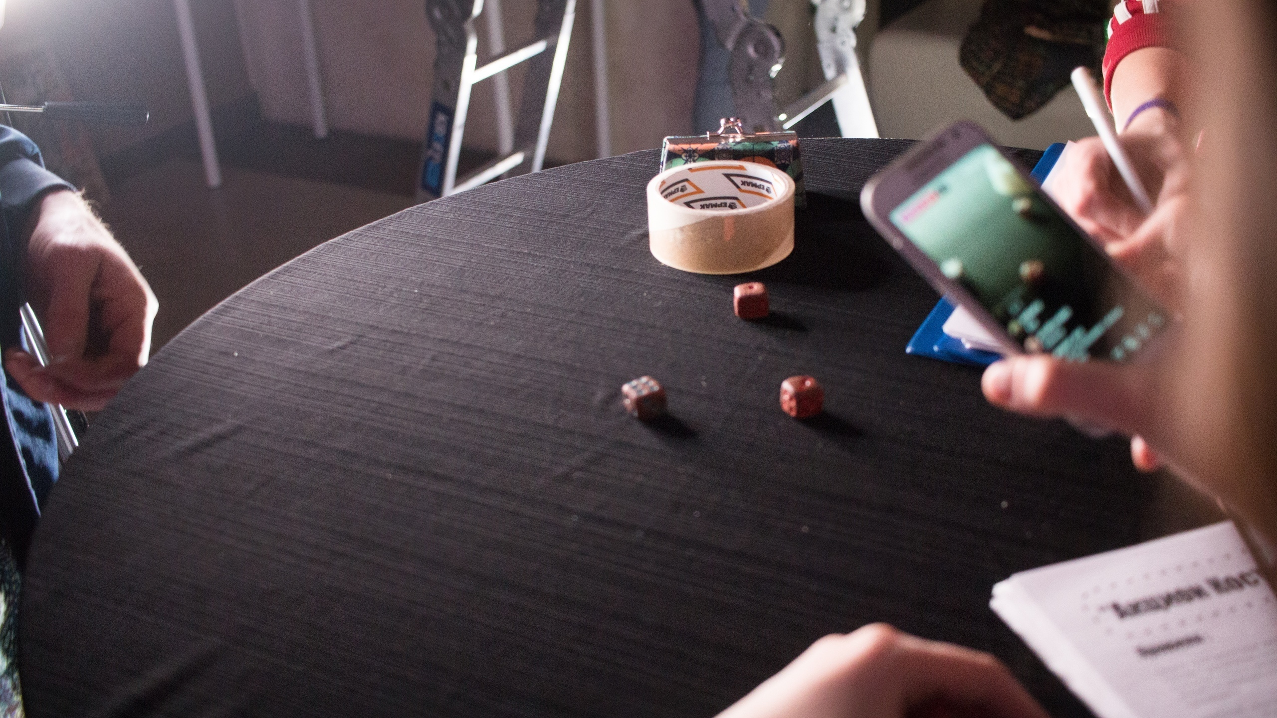 Акцион Кости. Акцион Кости - это игра на произведения искусства