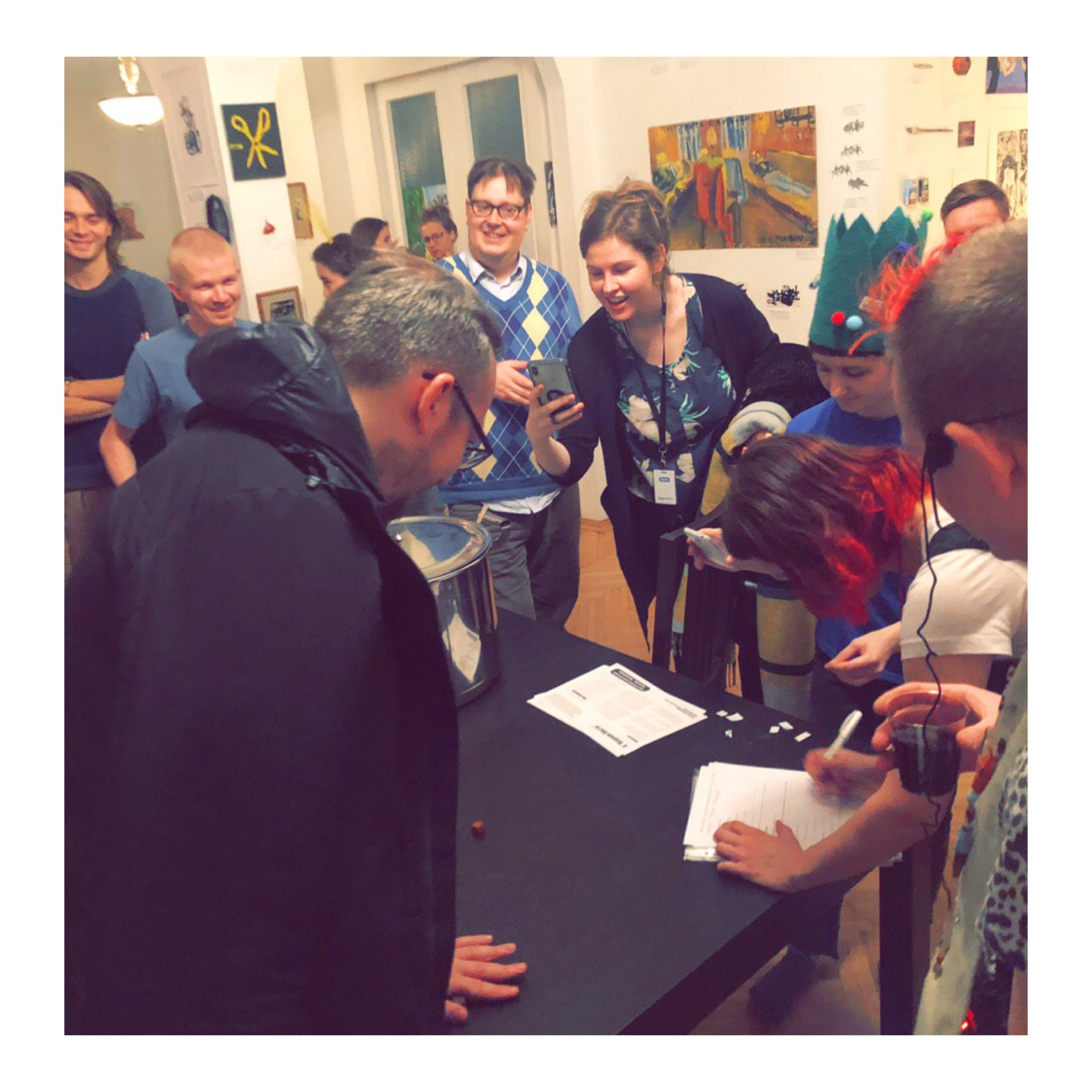 Акцион Кости. Акцион Кости - это игра на произведения искусства