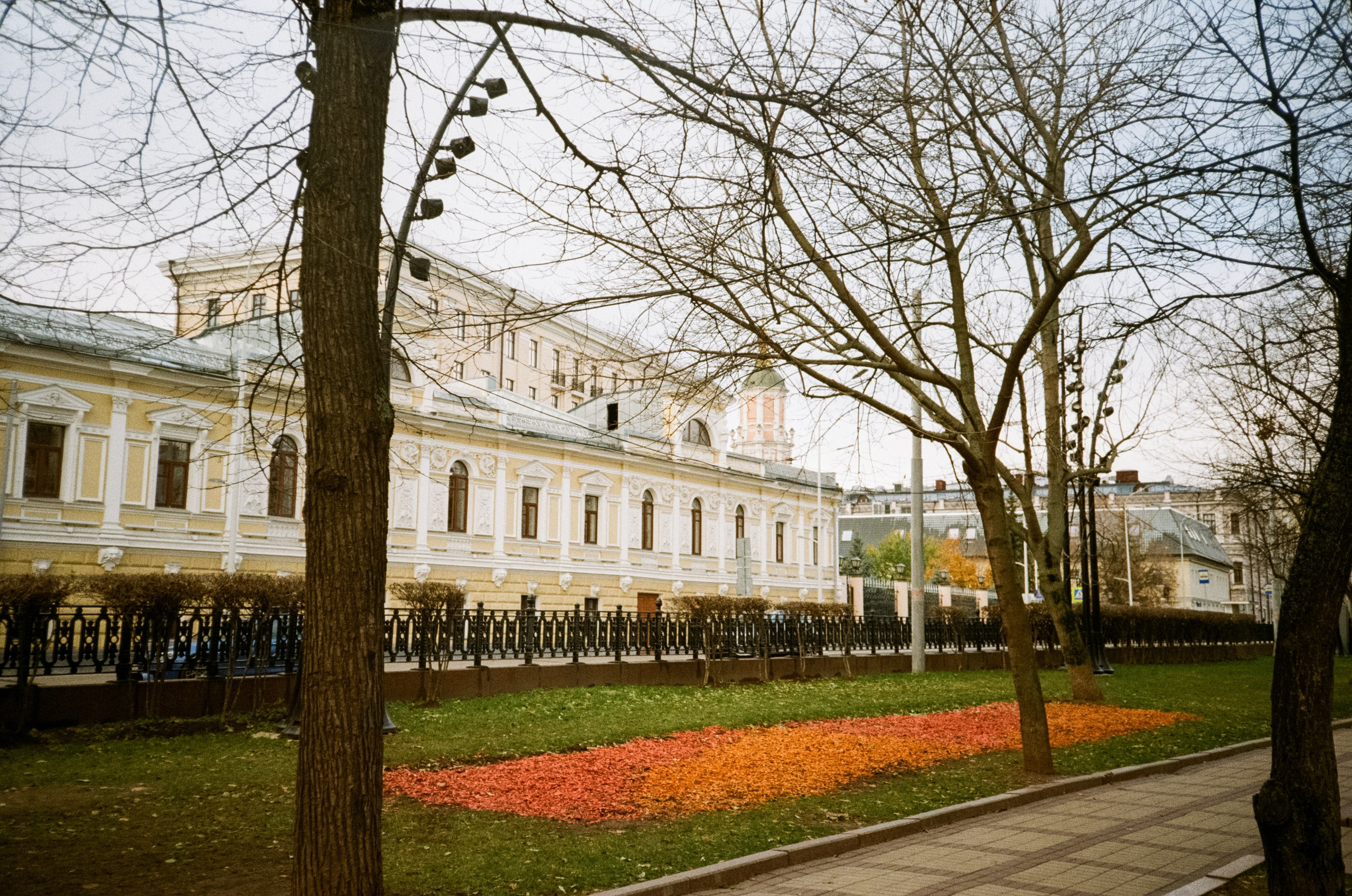 Чистые пруды, Покровка, Потаповский переулок / Cosina CX-1 / Kodak ProImage 100