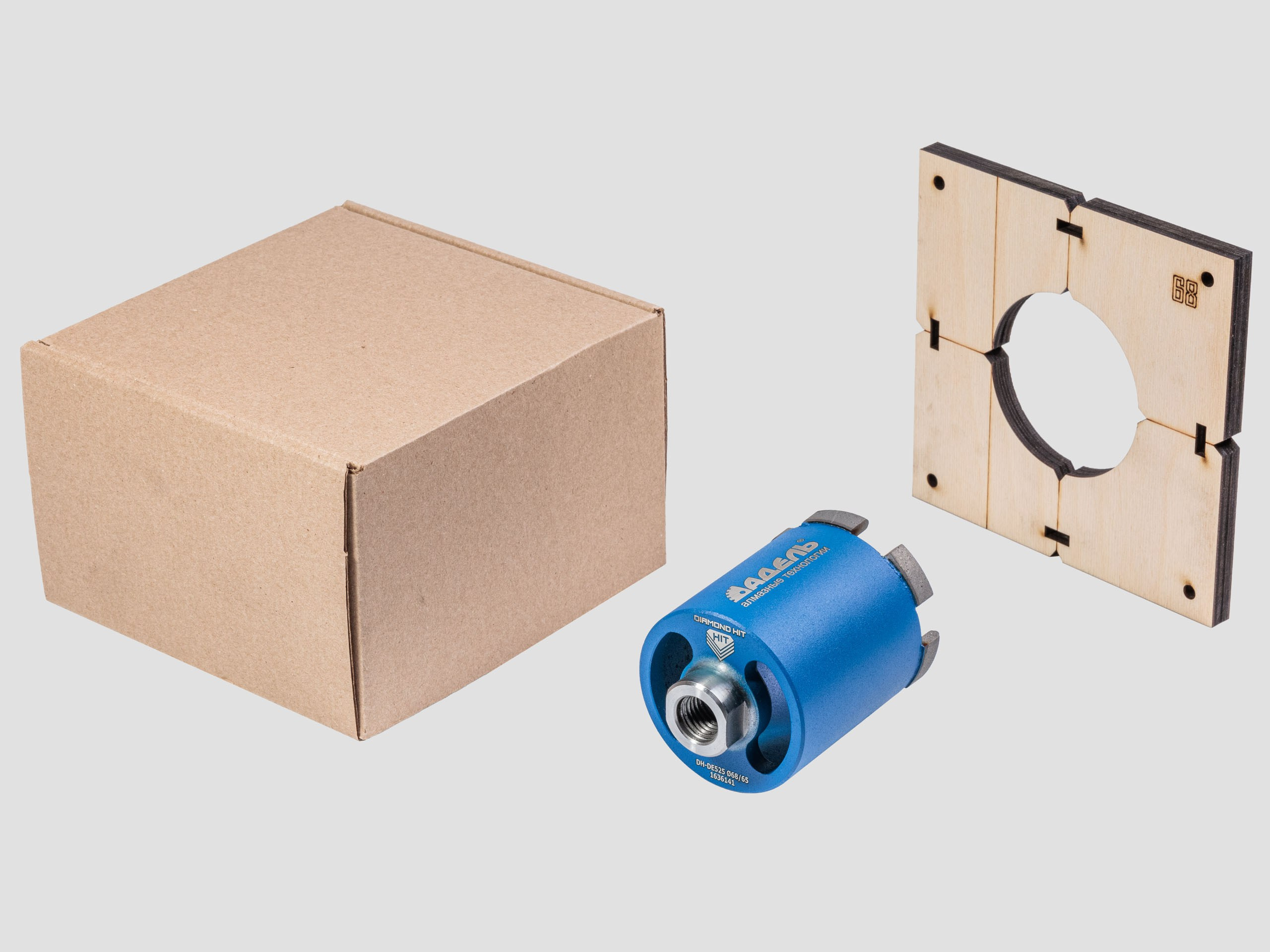 Предметные фотографии шаблонов и коронок для сверления стен