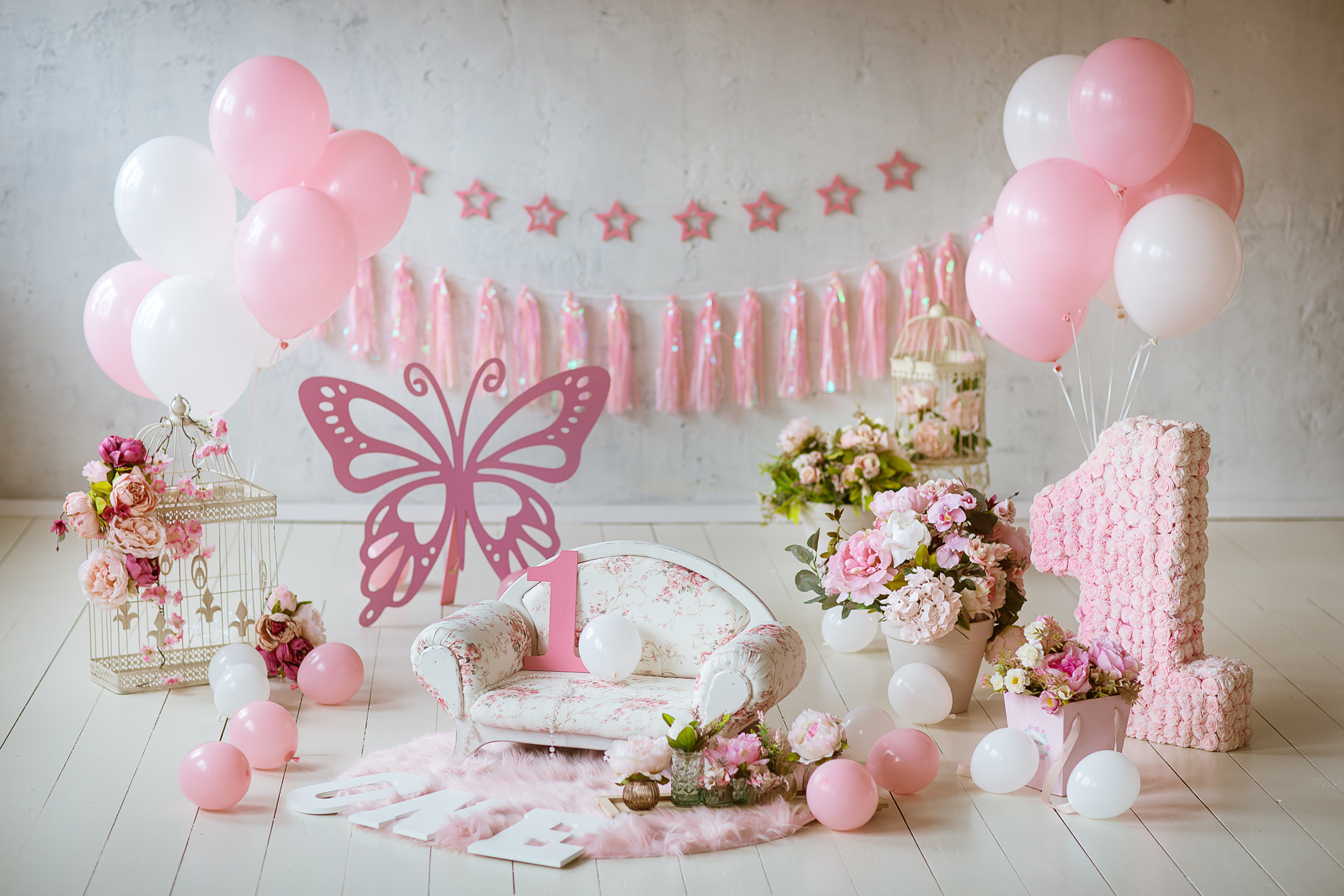 Фотозона на 1 годик для девочки. Идеи от фотостудии Леонардо