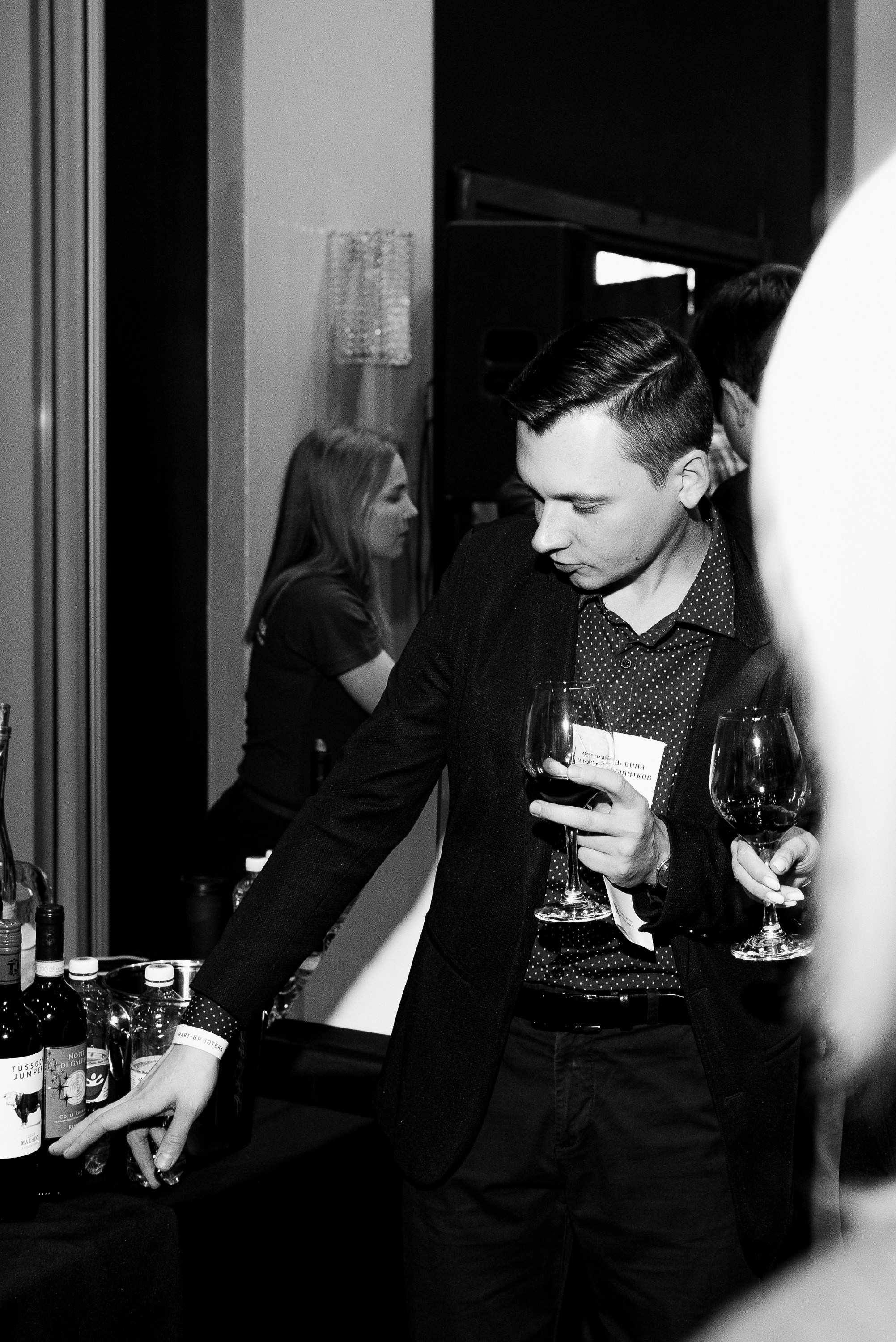 ФЕСТИВАЛЬ ВИНА И КРЕПКИХ НАПИТКОВ МАВТ-ВИНОТЕКА. Репортажный фотограф Зуев Роман г. Челябинск