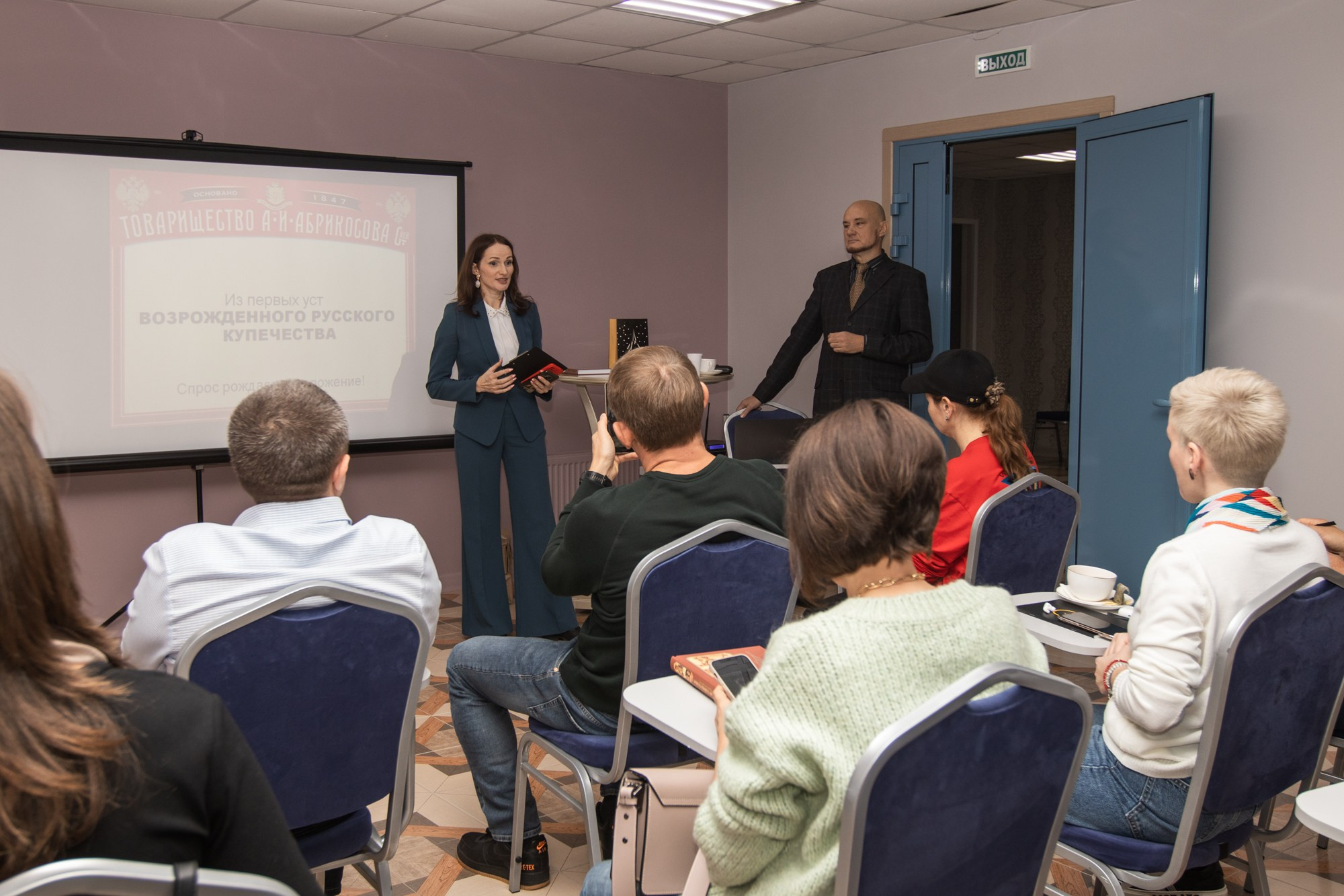 Встреча с потомком шоколадной фабрики Абрикосовых. Репортажный, промышленный и маркетплейс-фотограф Дмитрий Чернат