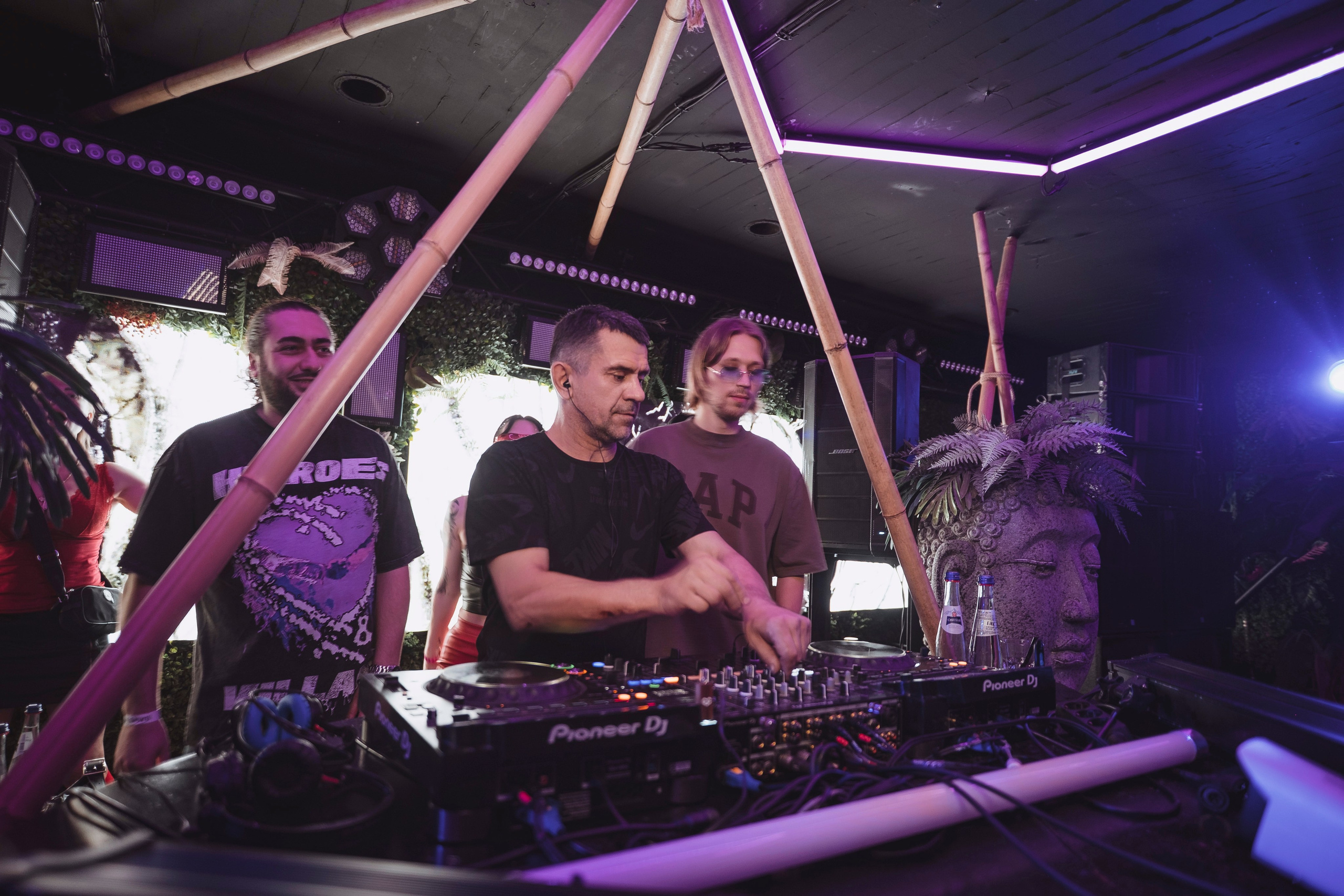 Embargo 27/04. Главная