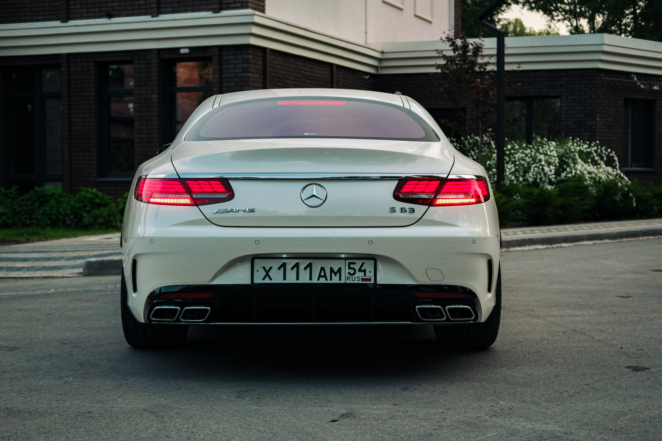 Профессиональная фотосессия Mercedes Benz S63 AMG Coupe в&nbsp;Новосибирске. Автомобильный фотограф Чанчин Владимир: детальные снимки кузова, интерьера и&nbsp;динамики. Съемка автомобиля для продажи
