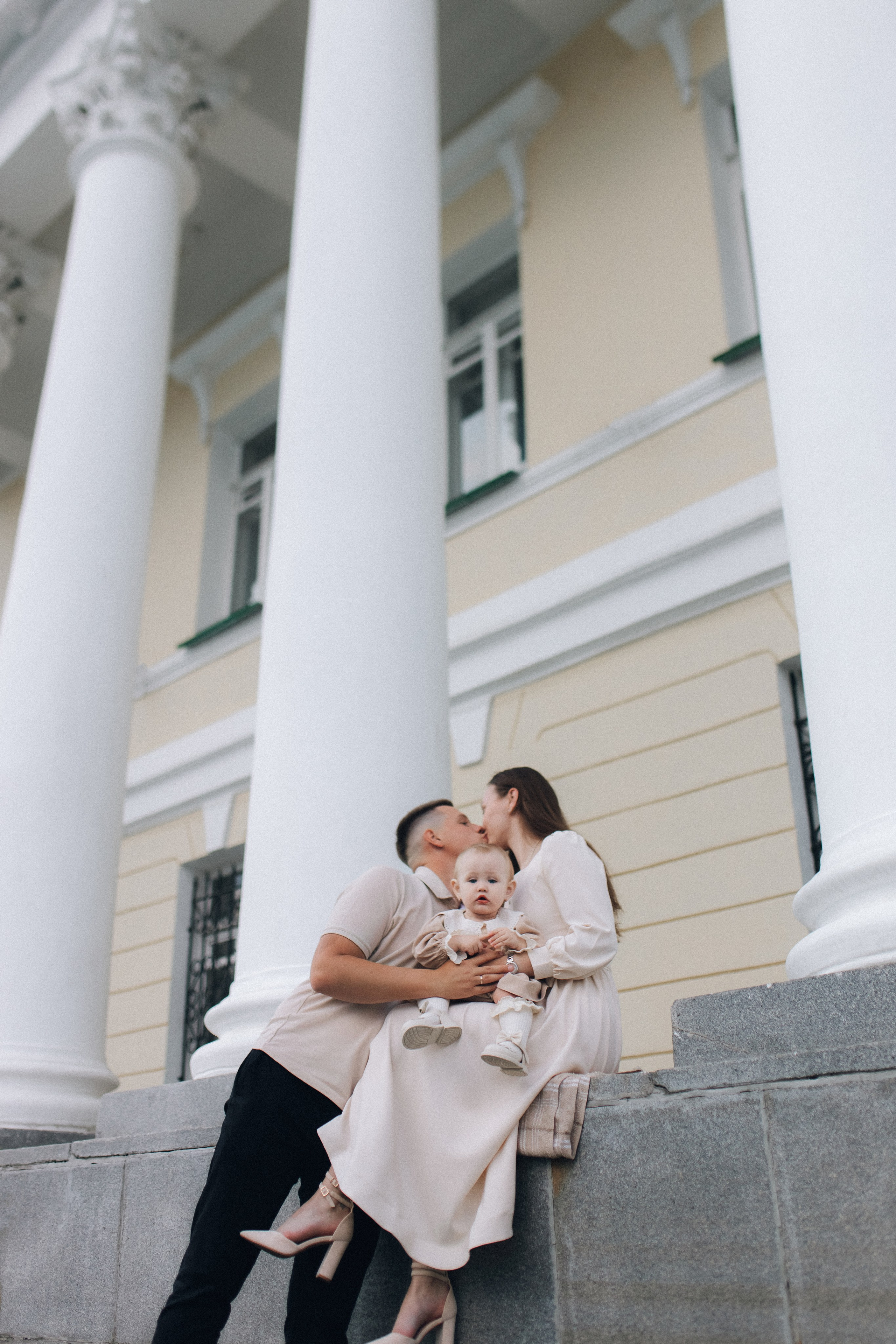 Семейная фотосессия летом в городе. Семейный фотограф Екатеринбург Черепанова Олеся
