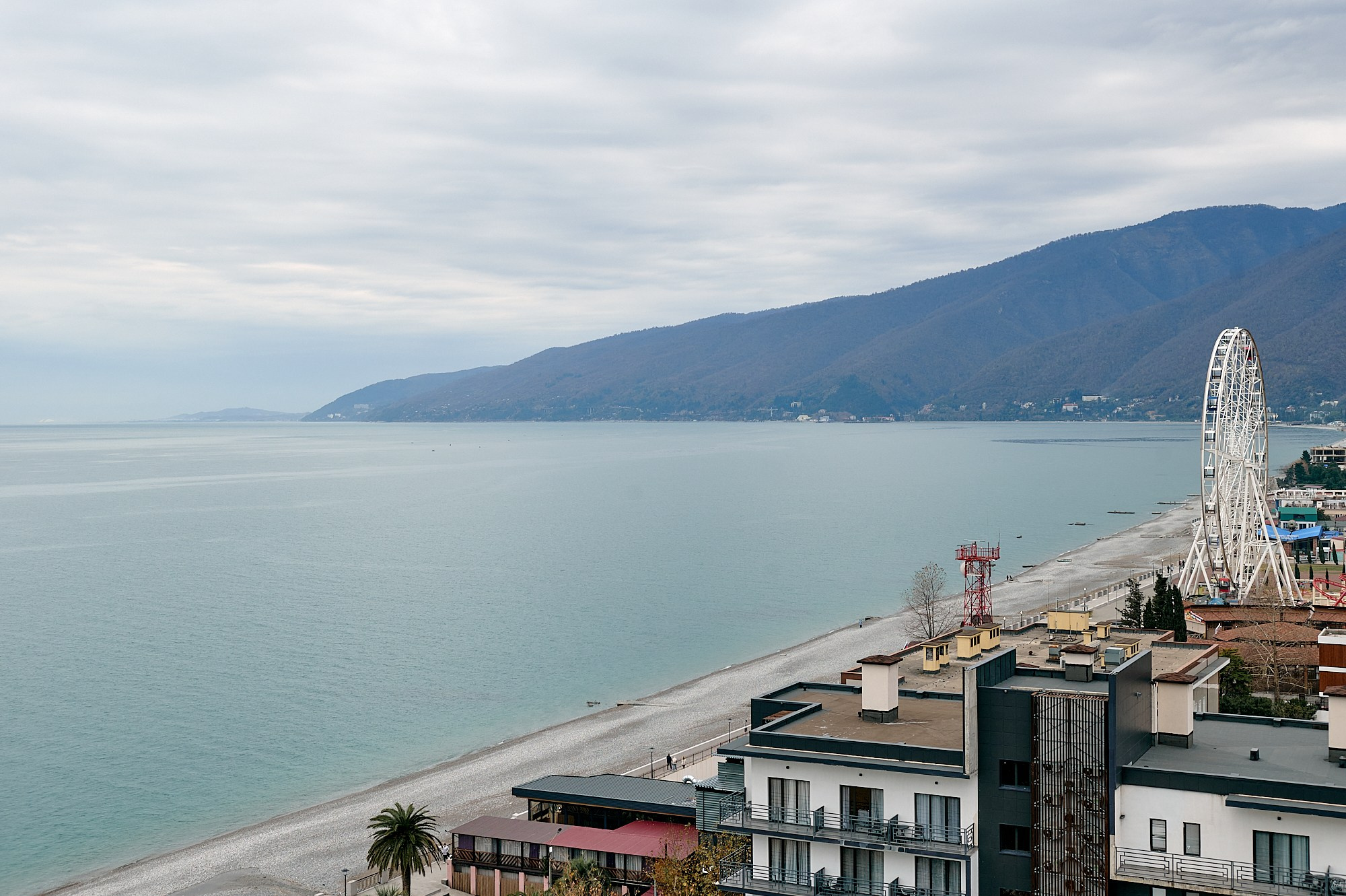 Гагра, Абхазия. Декабрь 2024. Фотографии отовсюду и обо всем