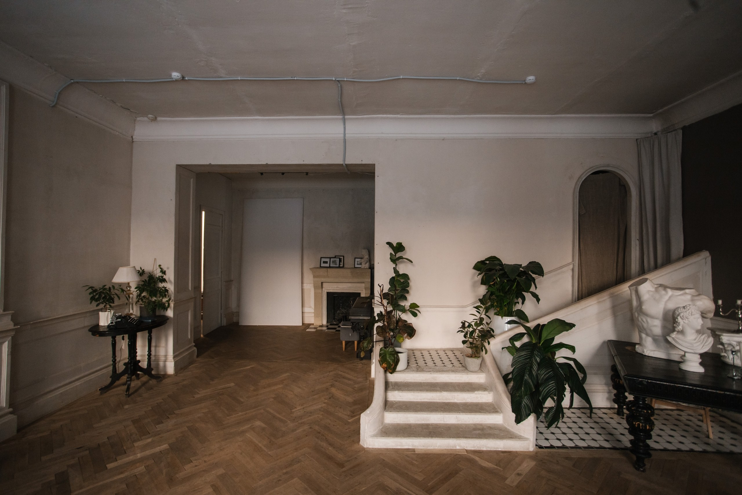 ТОП фотостудий Тюмени 2026: где провести стильную фотосессию. Портретный фотограф Тюмень Дарья Мустафина