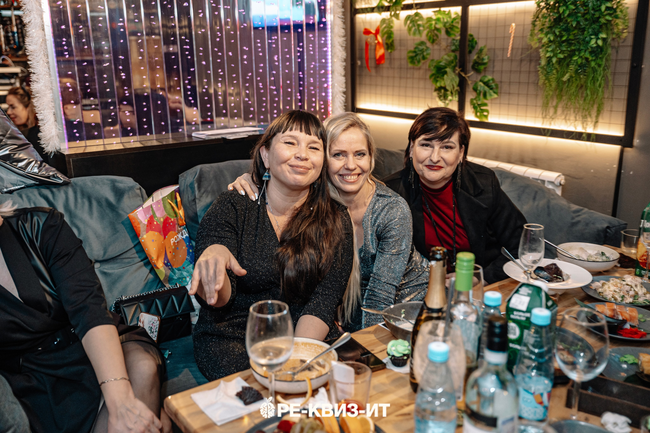 Реквизит — квиз в Зеленодольске и Волжске ZR cafe. Свадебный фотограф в Казани, и Зеленодольске Радик Мухаметов