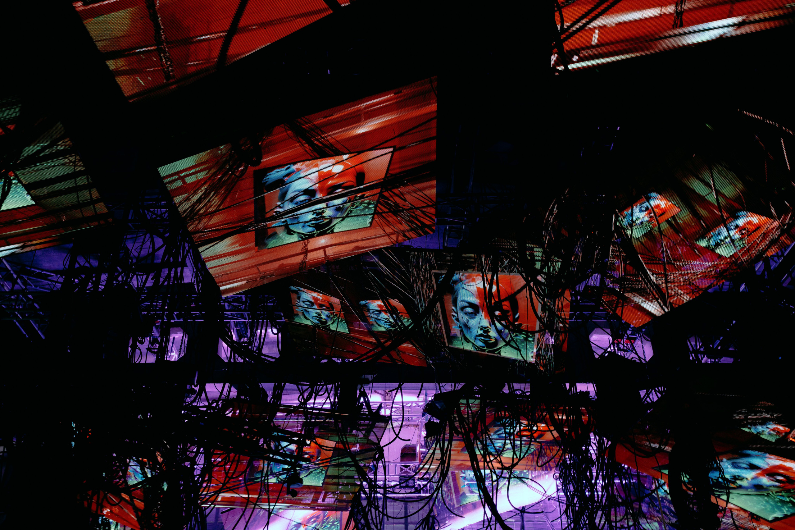 Outline 2024. @tomrus: Рустам Шагиморданов — фотограф