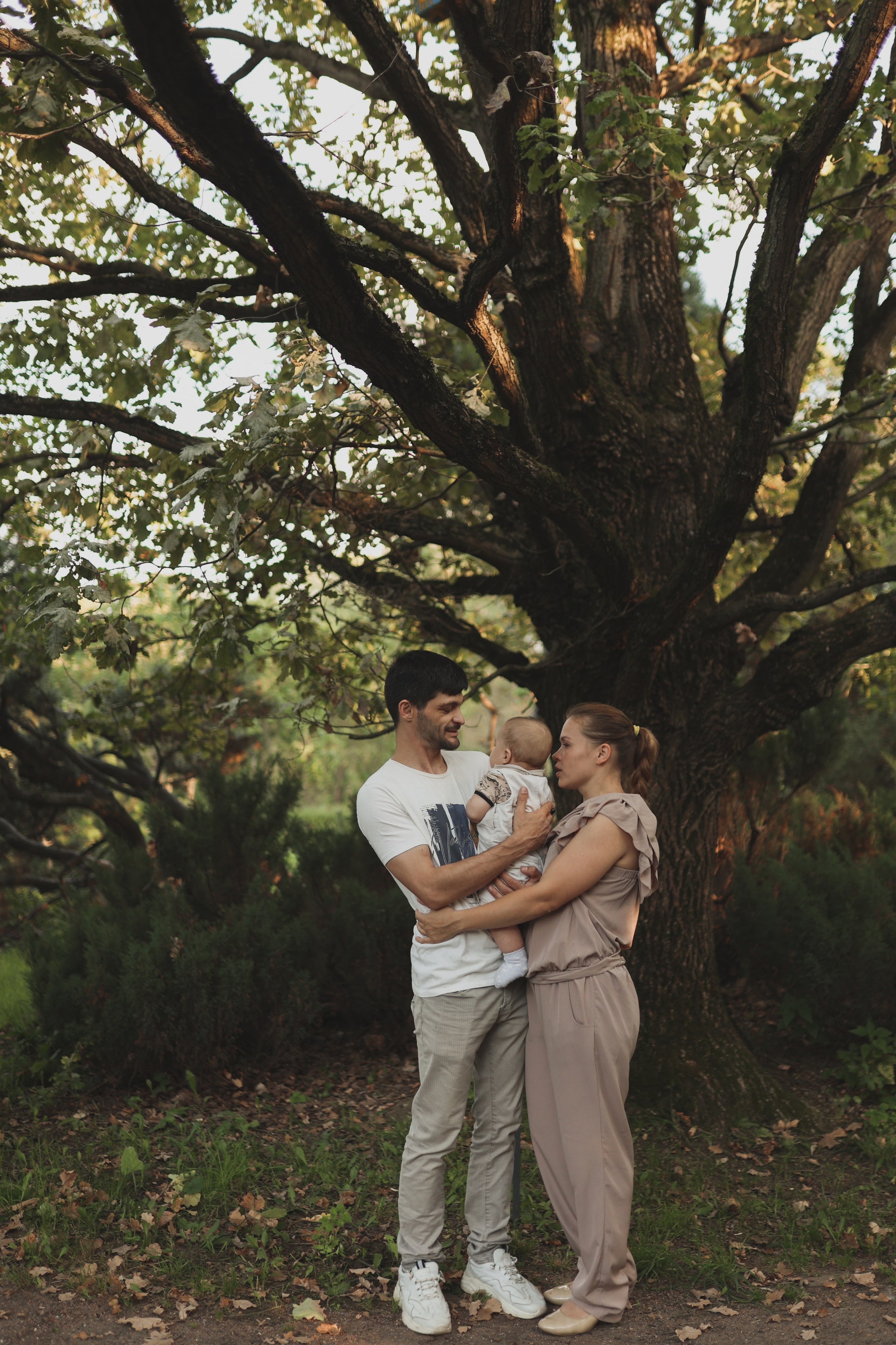 Ростислав с мамой и папой. Детский и семейный фотограф, съемка новорожденных Москва