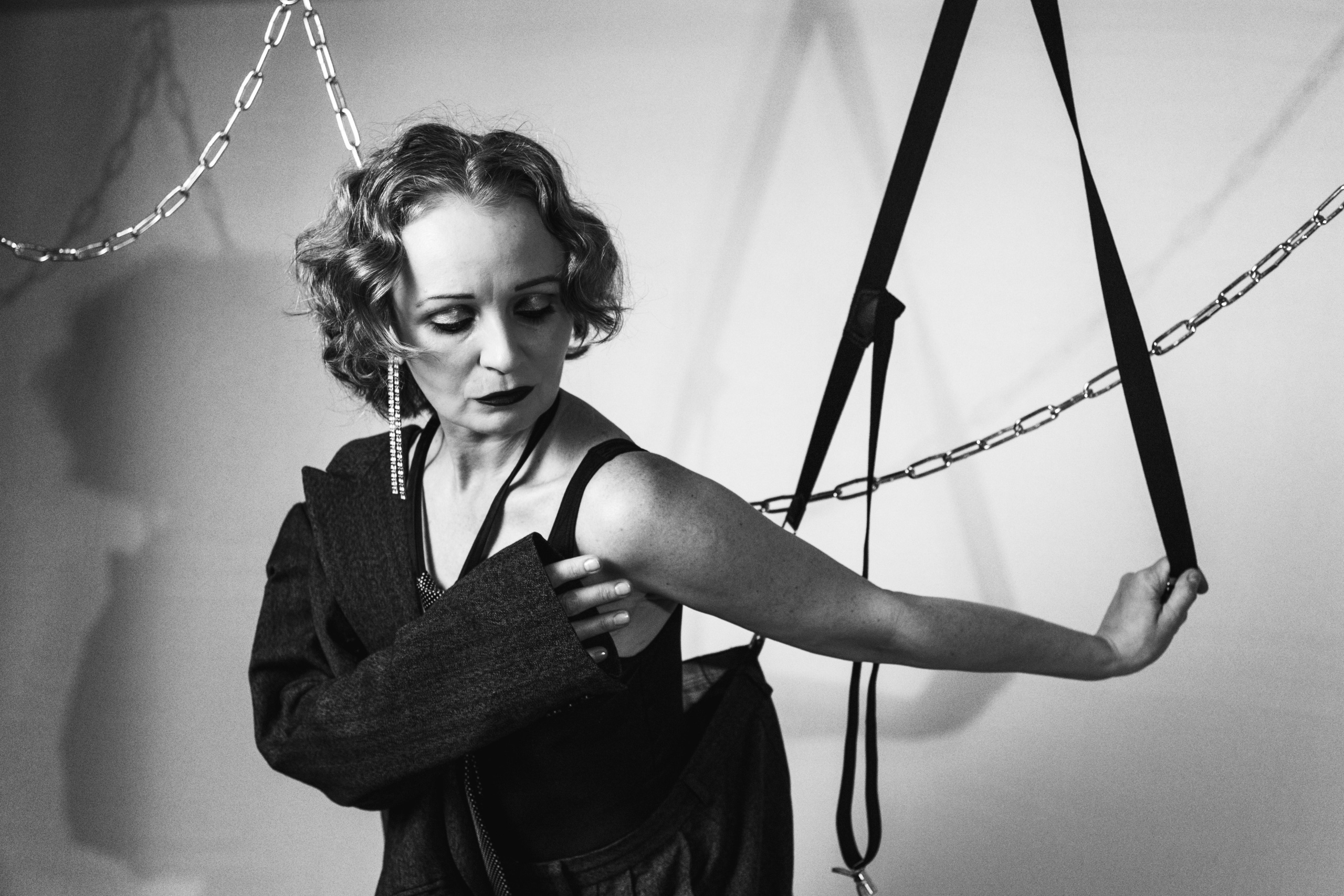 2025-07-13. Анжела и пиджак