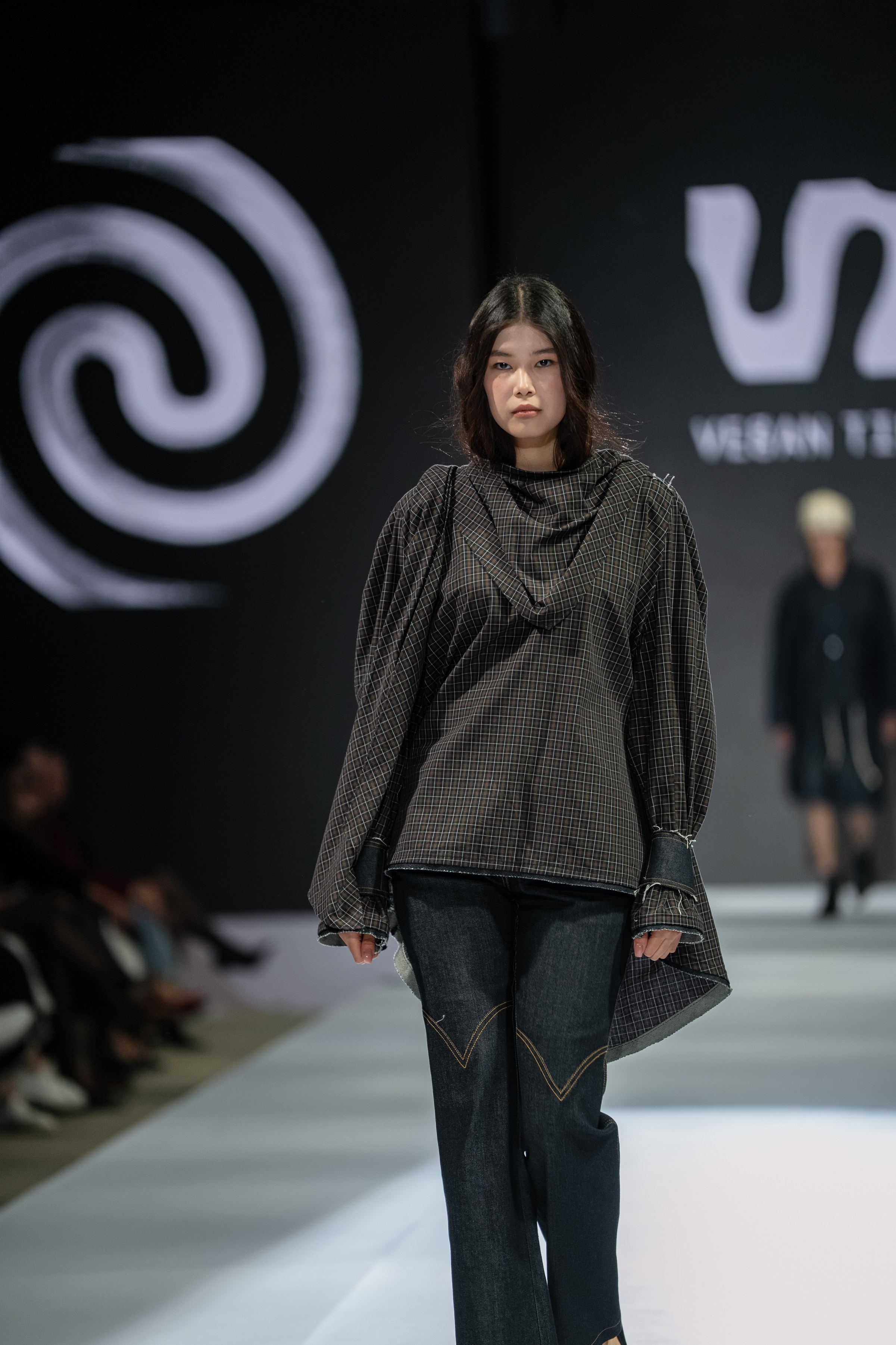 EURASIAN FASHION WEEK Vegan Tiger. Сайт Алматинского НЮ АРТ, будуар и фэшн фотографа Дениса Карпенко