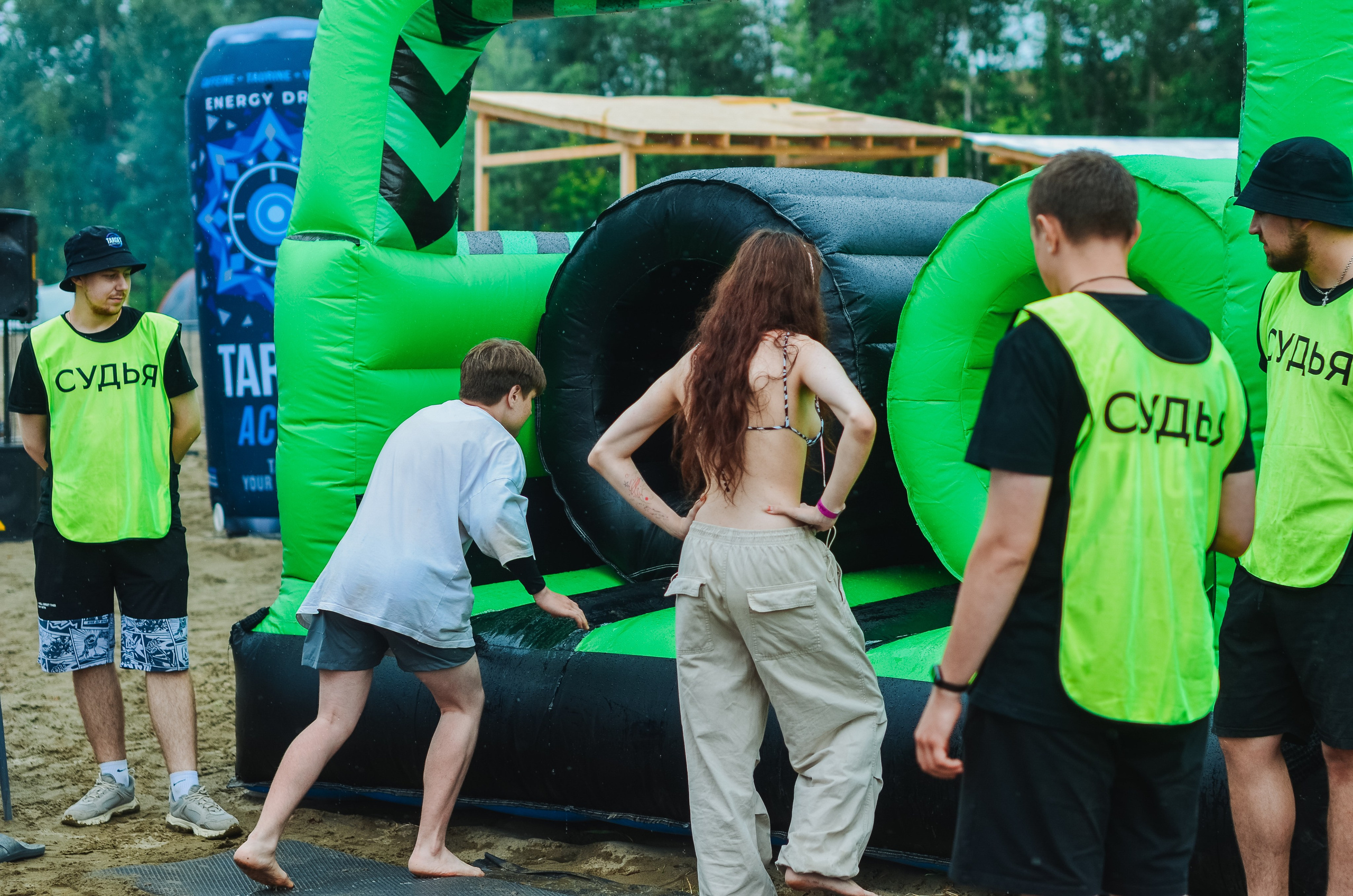 Фестиваль «Грань» 2025. Спортивная площадка. Денисова Аля — фотограф для парных съемок и индивидуальных историй в Барнауле