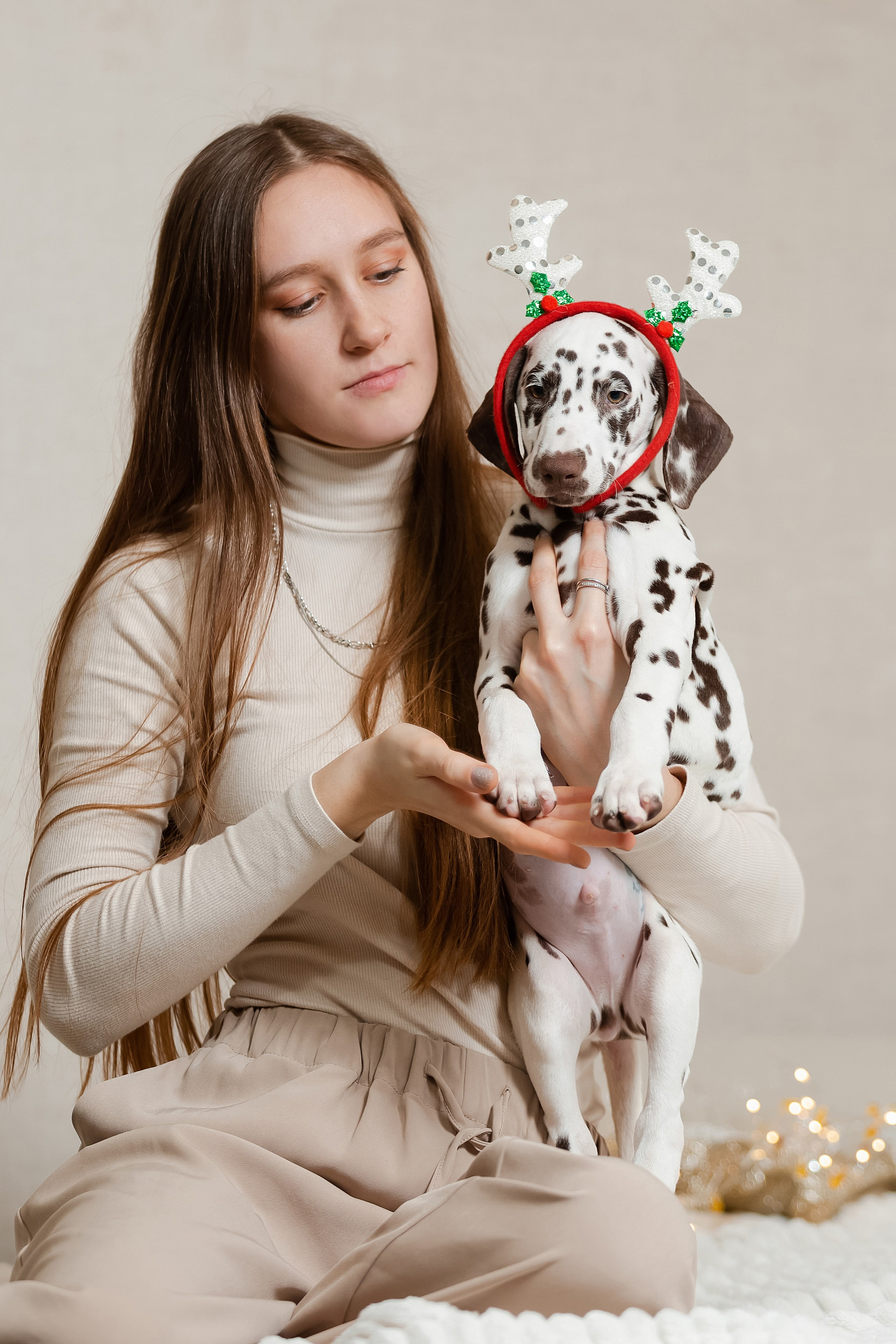 Далматины на ручках у девушки. Фотограф-анималист в Краснодаре Маша Мельникова