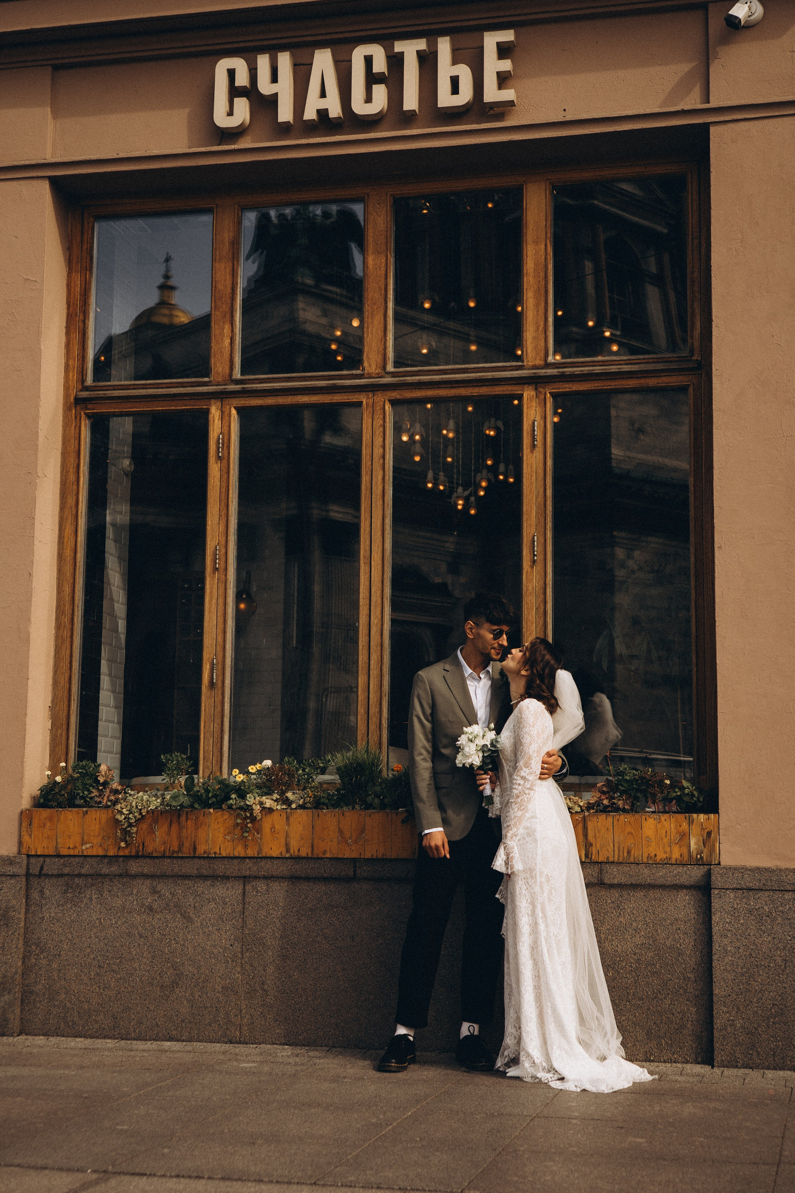 СВАДЕБНАЯ ПРОГУЛКА ВОЗЕ ИСАИКЕВСКОГО СОБОРА АСТОРИИ И ЗАКОНОДАЛЕТНОГО СОБРАНИЯ. Профессиональный фотограф, Санкт-Петербург — Виктория Богомолова