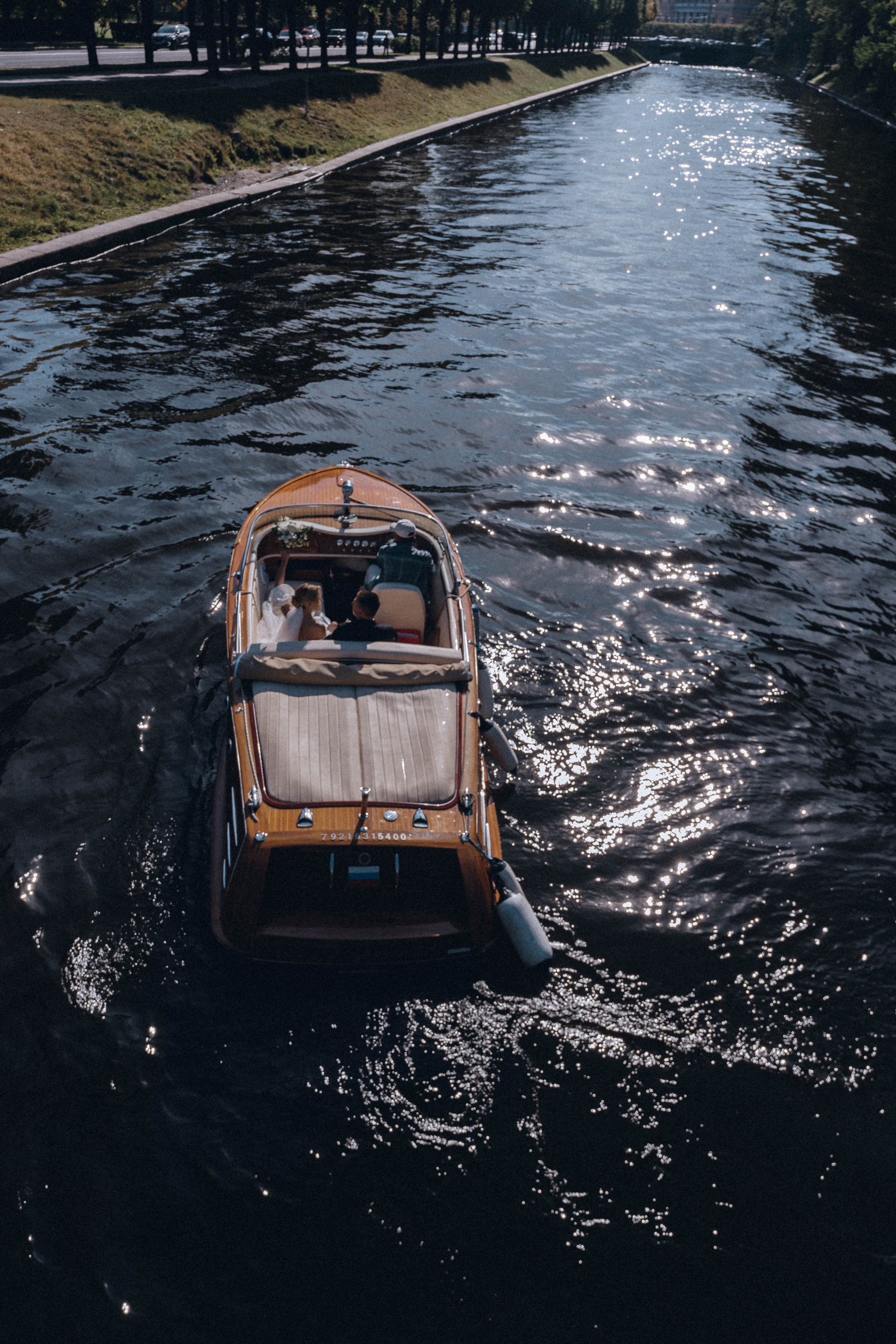 СВАДЕНБНАЯ СЬЕМКА НА КАТЕРЕ ПО КАНАЛАМ САНКТ-ПЕТЕРБУРГА И В АКВАТОРИИ НЕВЫ. Профессиональный фотограф, Санкт-Петербург — Виктория Богомолова