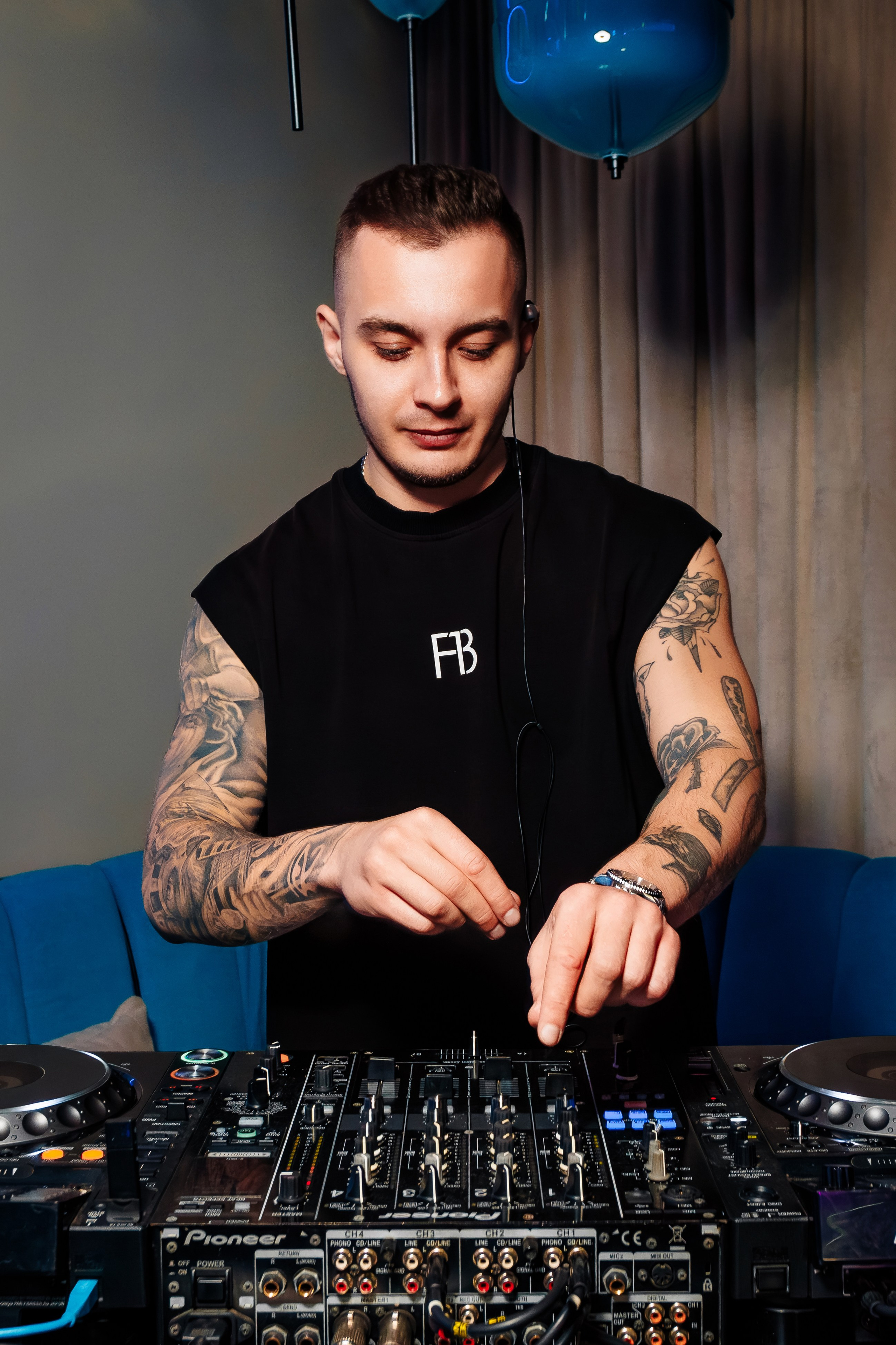 Вечеринка в караоке клубе «IMPERIAL JOY"_Ялта_27.12.2025. Аминов Руслан | Фотограф