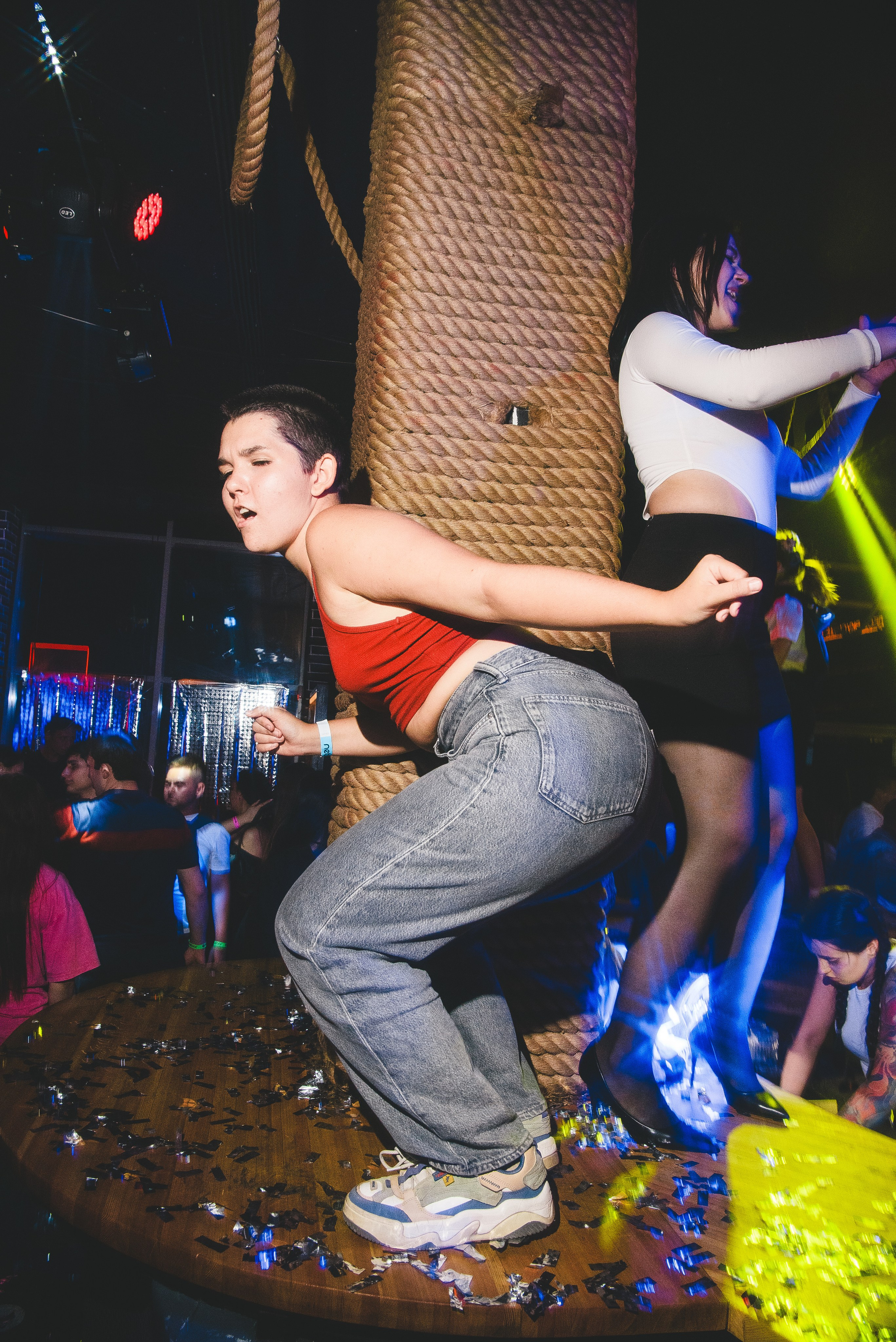 Фотоотчёты о вечеринках для НеБар Волгоград. Или стиль «пьяный фотограф». Фотограф в Волгограде и Волжском Александр Горбань