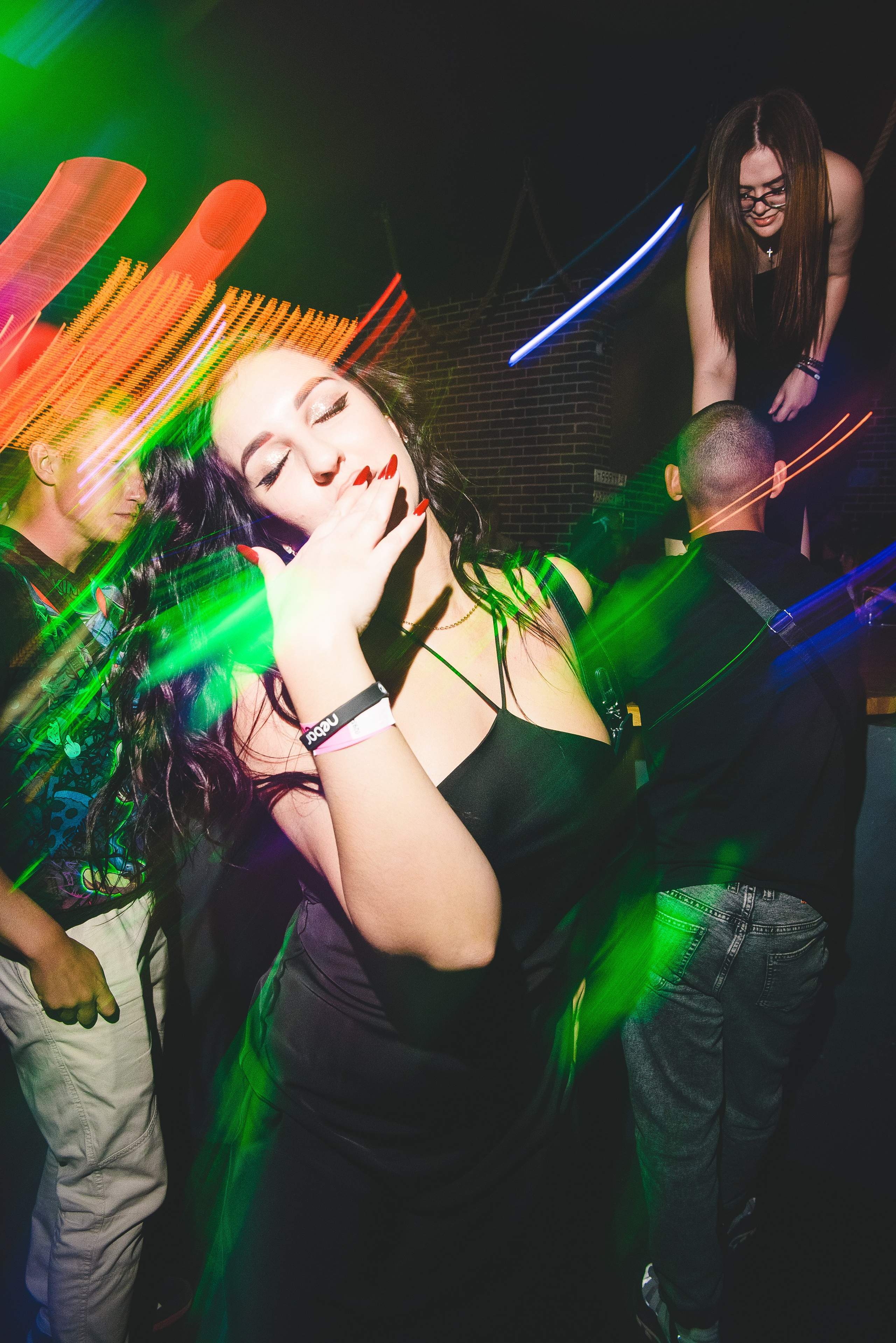 Фотоотчёты о вечеринках для НеБар Волгоград. Или стиль «пьяный фотограф». Фотограф в Волгограде и Волжском Александр Горбань