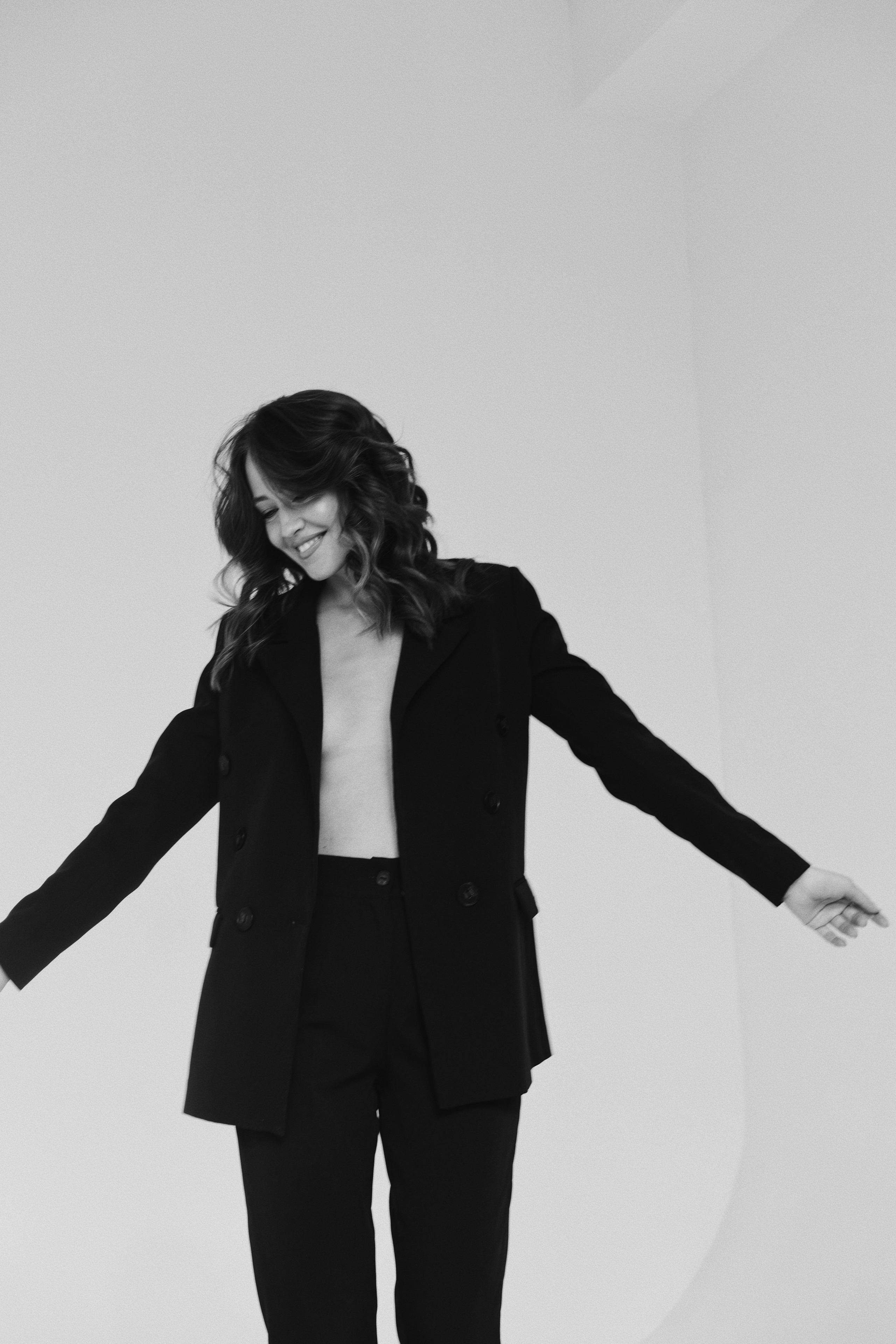 В ЧЕРНОМ. КРИСТИНА ГУСЬКОВА