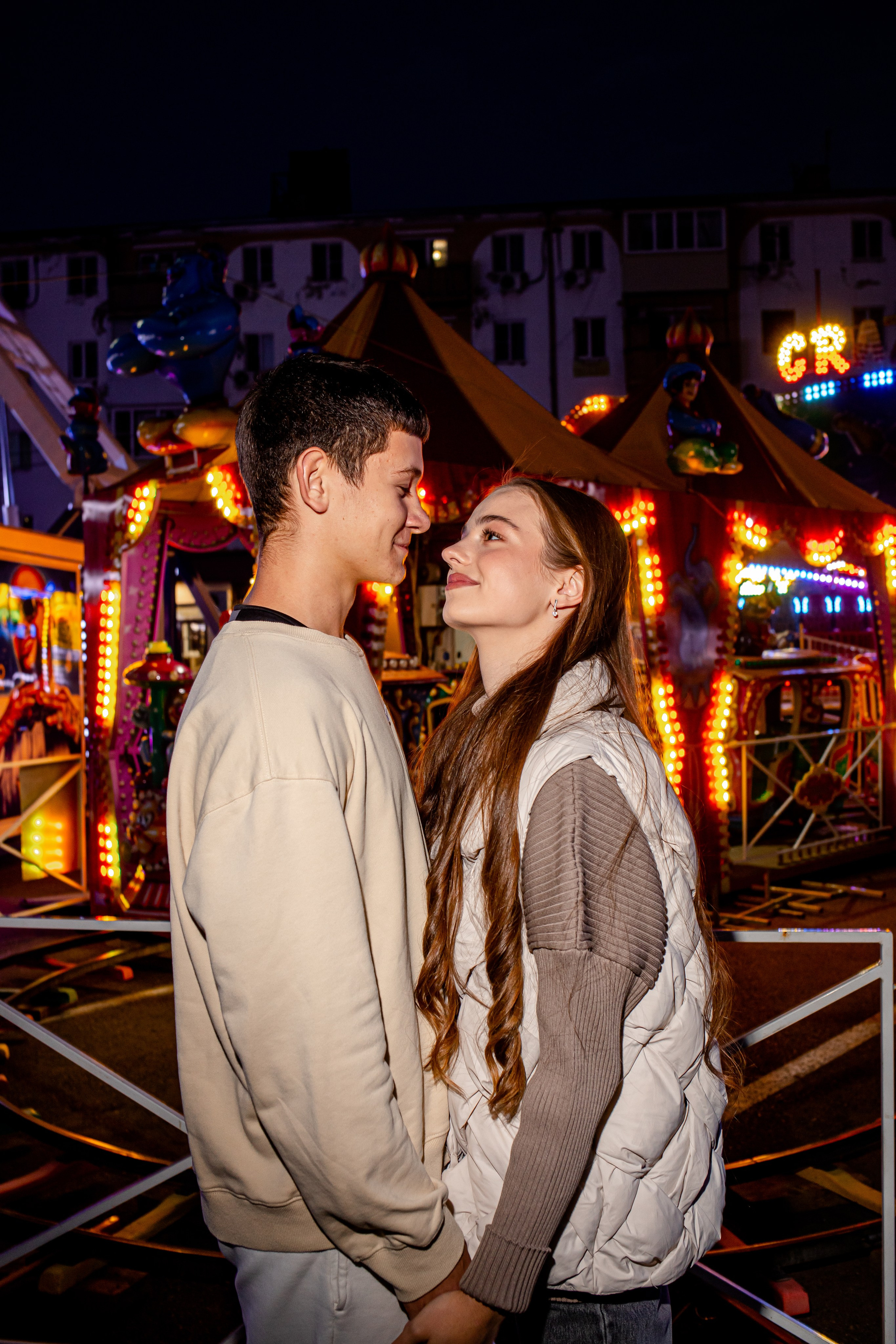 Любовь в парке аттракционов. Свадебный фотограф Кропоткин Краснодар